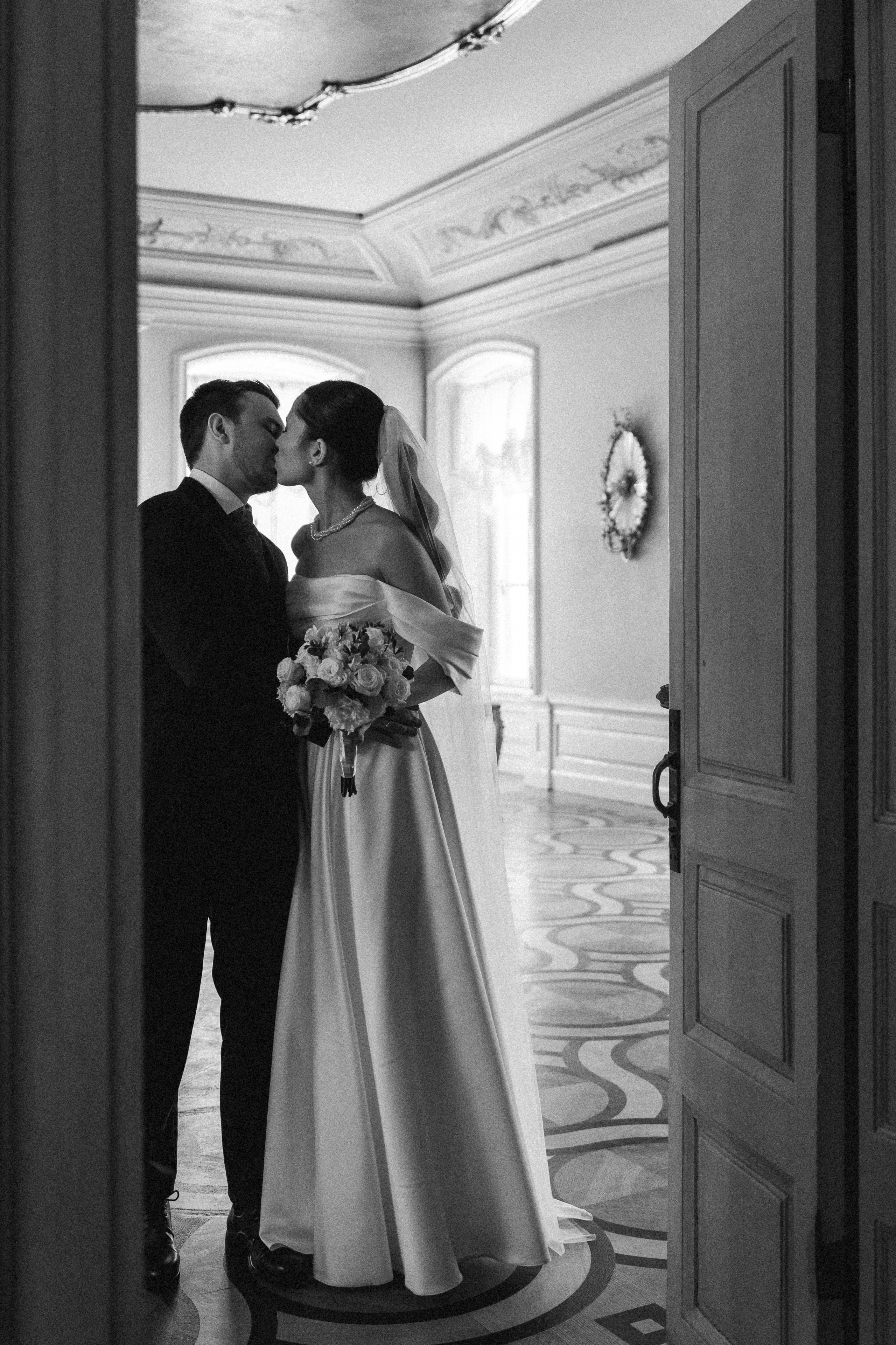 Влад и Илина в Кусково. Свадебный фотограф в Москве Анна Полушина