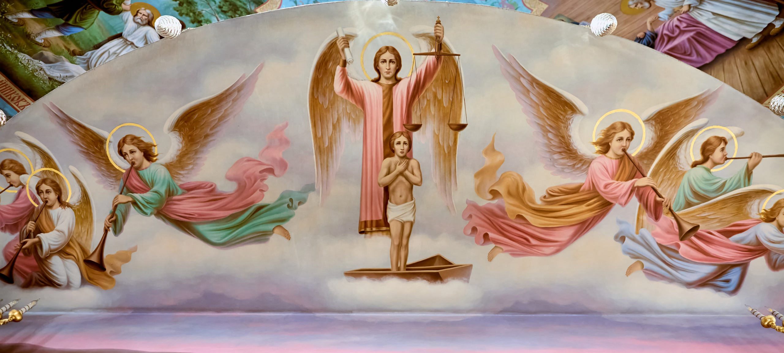 Фреска Суда с Ангелами и чашами весов данная фреска расположена на потолочной части выступа балкона. Храм Преподобного Серафима Саровского в г Дзержинске.