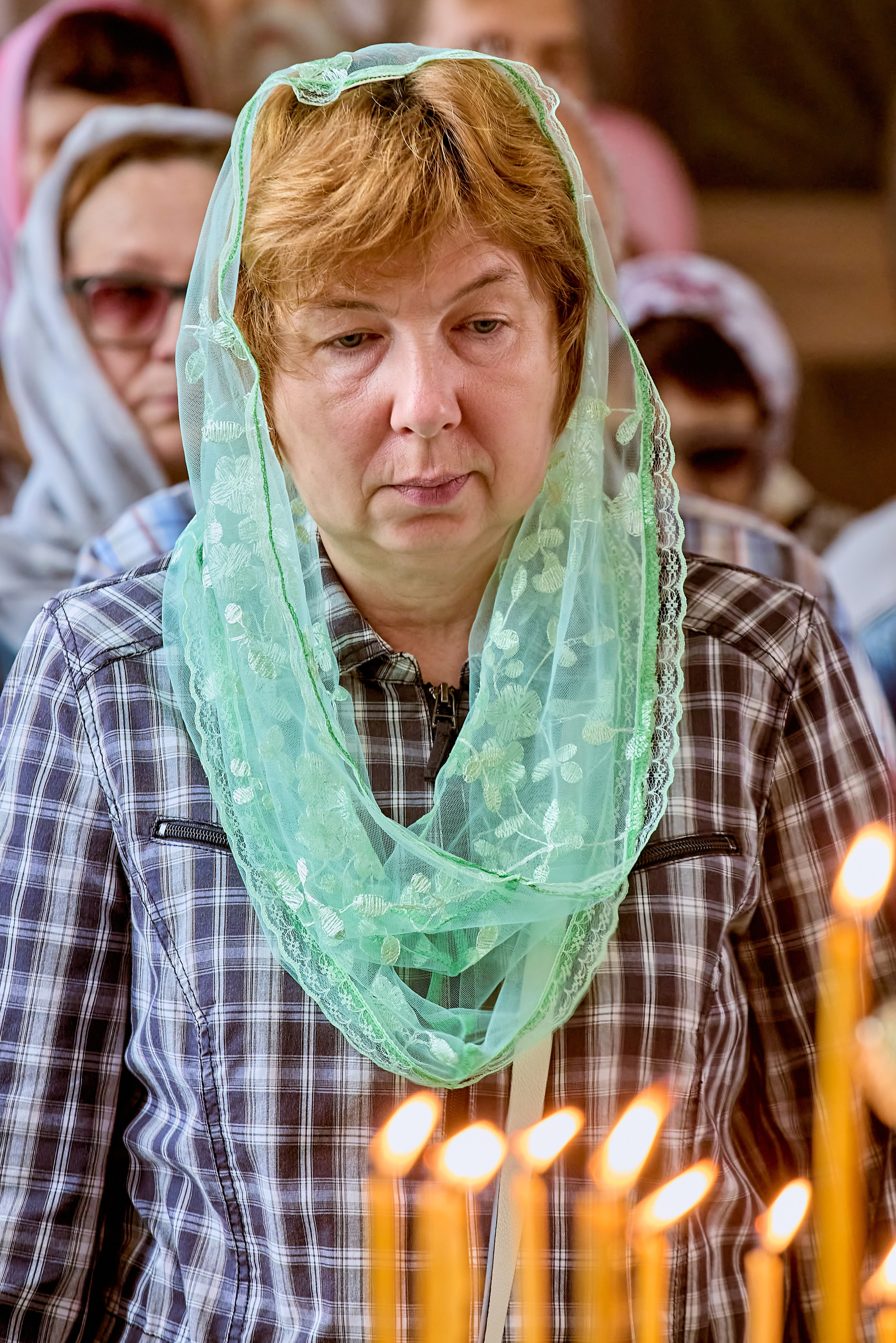 Свет и молитва в каждом кадре Божественной Литургии — трогательные моменты Недели Всех Святых от фотографа Крещения и Венчания Николая Голованова.