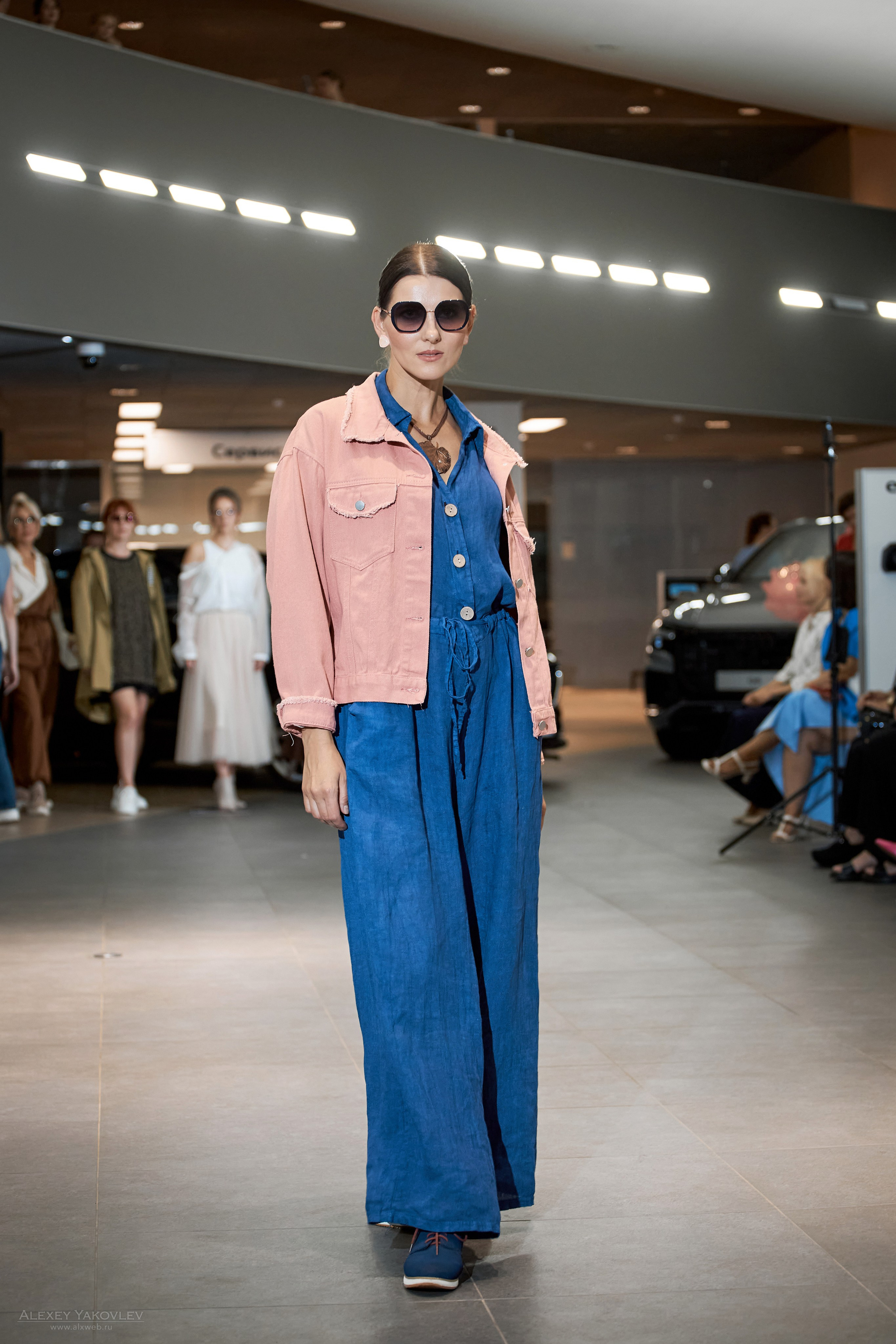 Модный показ PRE-FALL модельной школы Modeling+. Фотограф Алексей Яковлев