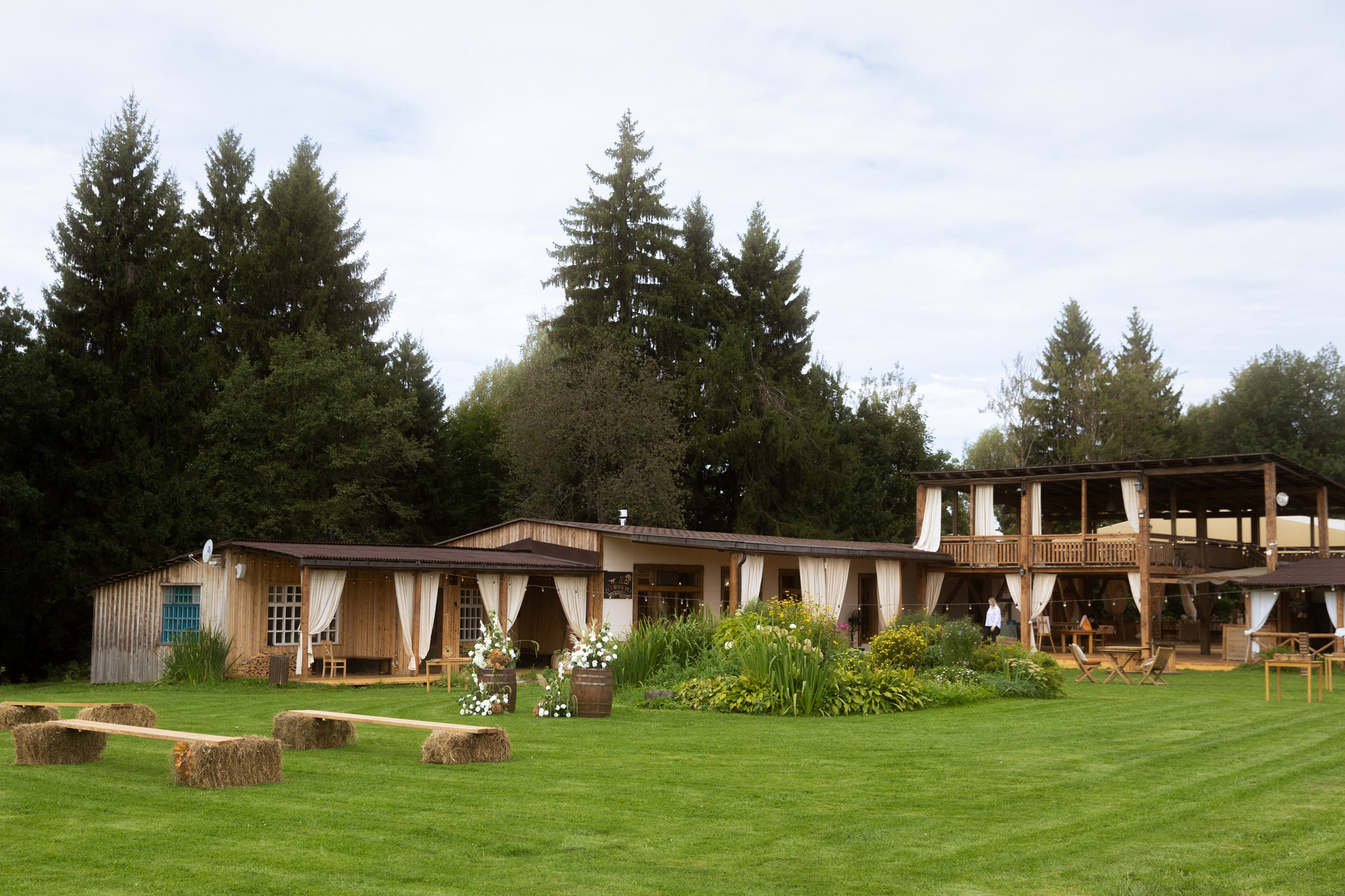 Алиса и Слава, роспись в Москве и вечеринка на природе, подальше от города. Фотограф в Москве Екатерина Черненко