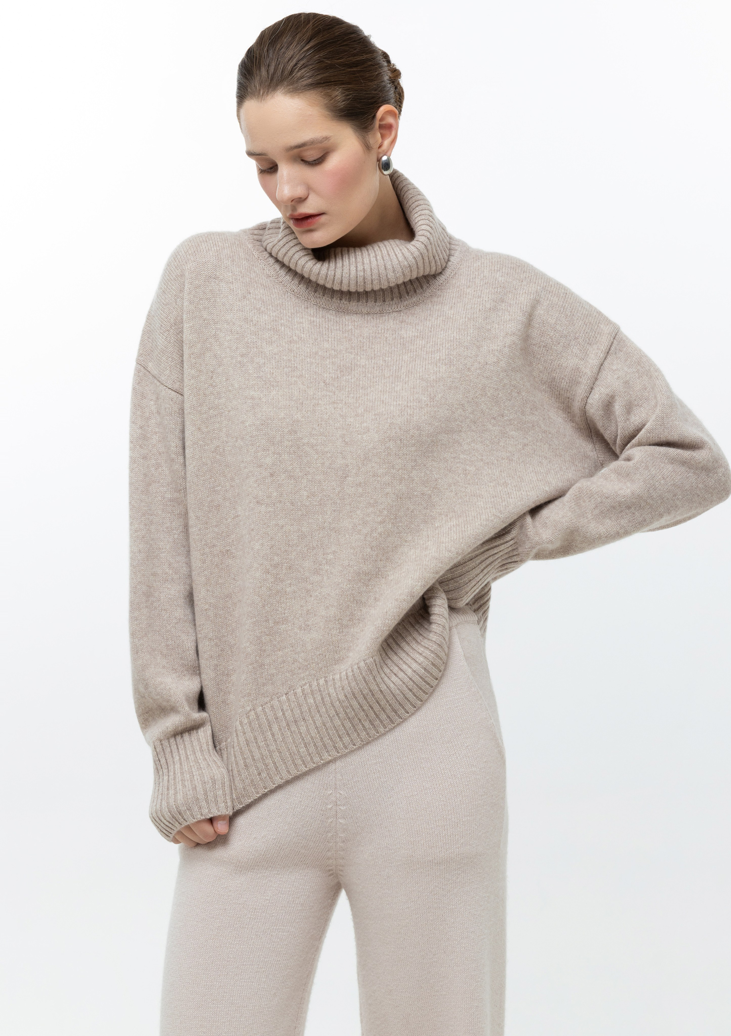 Каталог. Верхняя одежда + трикотаж бренда. 4ч,. Визажист для брендов, Фэшн продюсер Олеся Глушкова