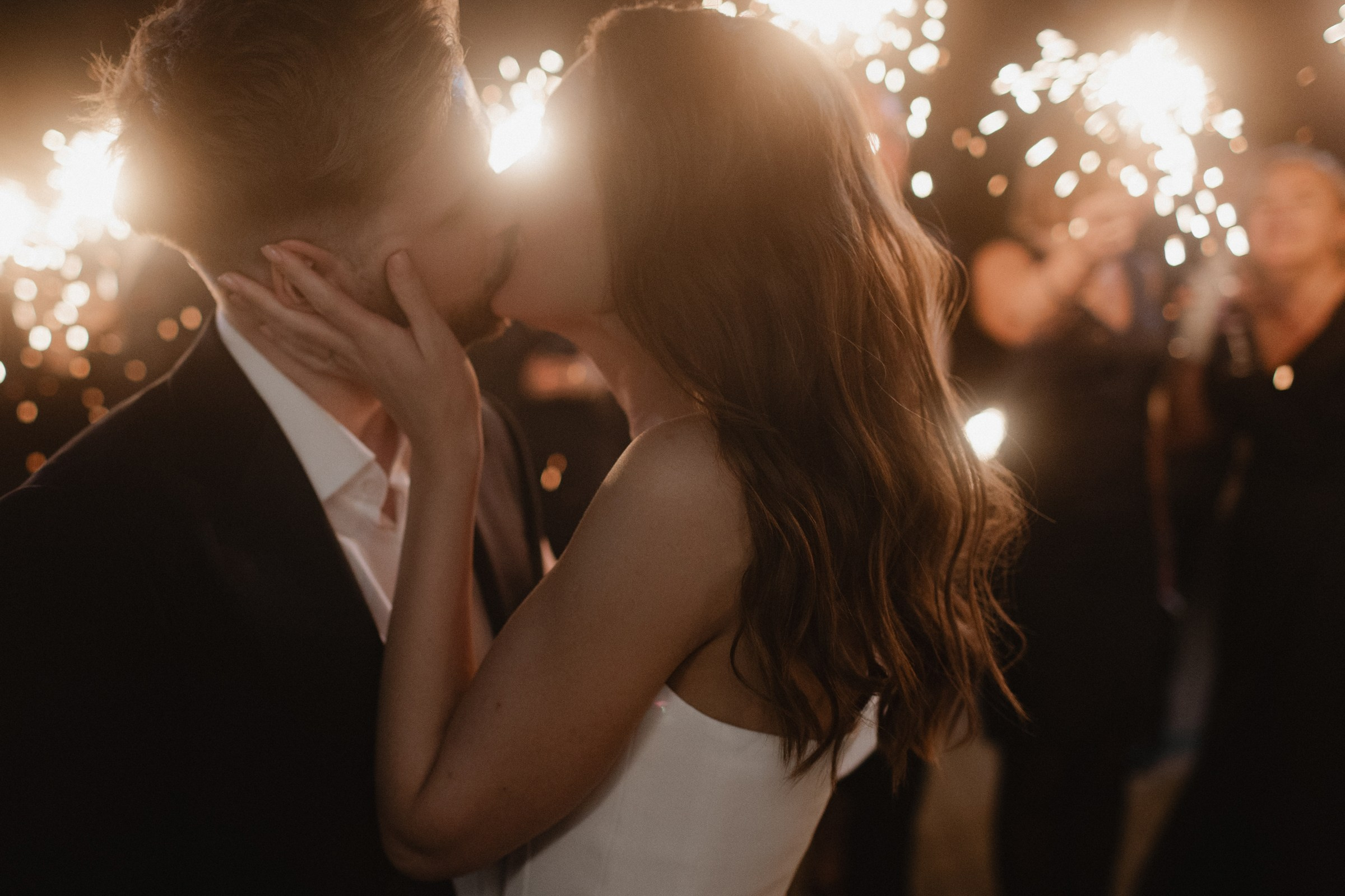 Собираемся на свадьбу вместе с фотосессией для двоих на утренние сборы. Свадебный, репортажный и портретный фотограф Сочи, Краснодар. Александра Зайцева