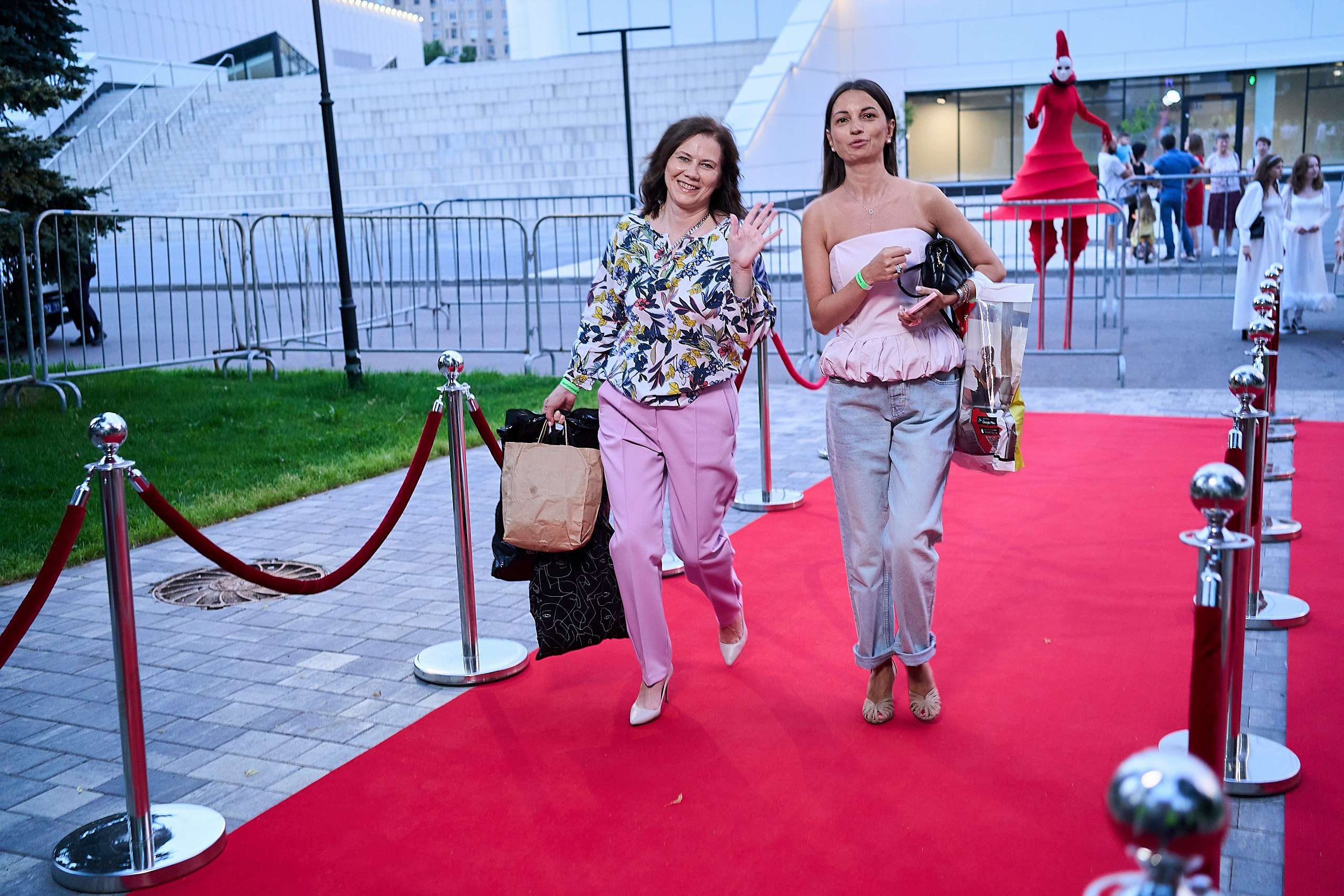 Выпускной 2024 концертный зал Академия ВТБ. Фотограф и Видеограф в Москве. Олег Корушев