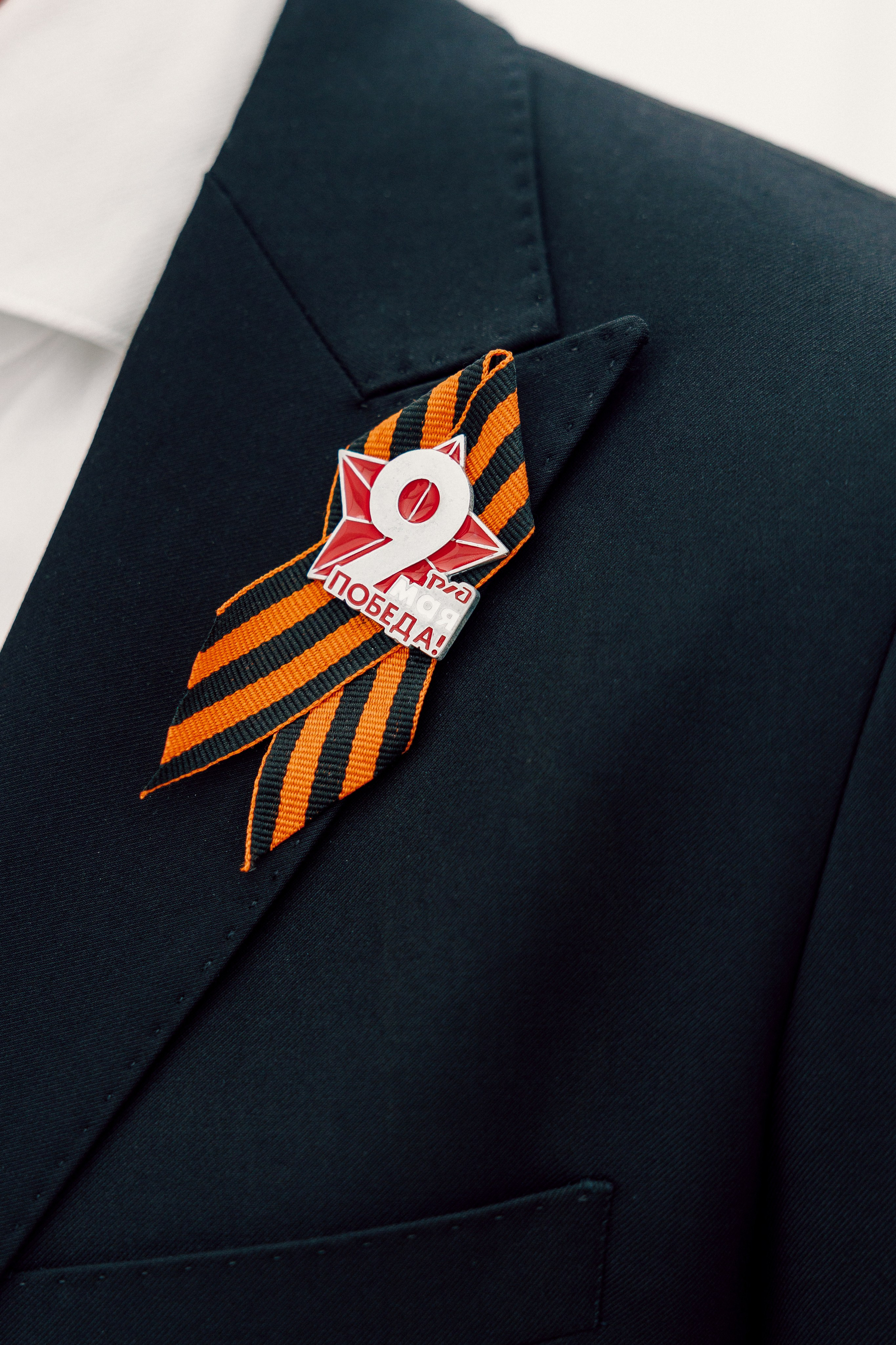 Торжественный митинг, посвящённый открытию Мемориала Славы воинам-новотрубникам. Лёшка Варзегов — фотограф