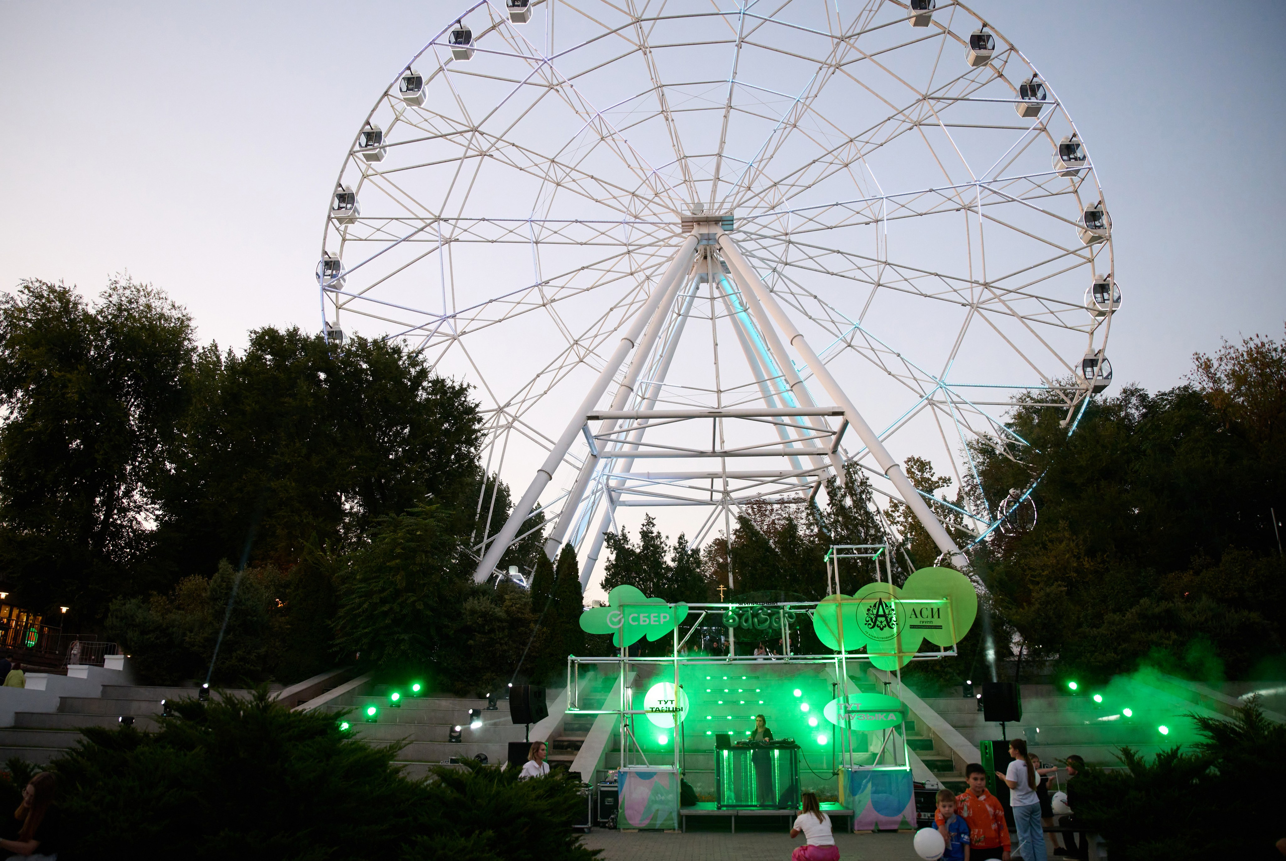 СБЕР базар на Театральной площади. Студия событий ДЕЙЗИ. Организация мероприятий. Свадебное агентство в Ростове-на-Дону. Свадебный организатор. Организация свадьбы под ключ