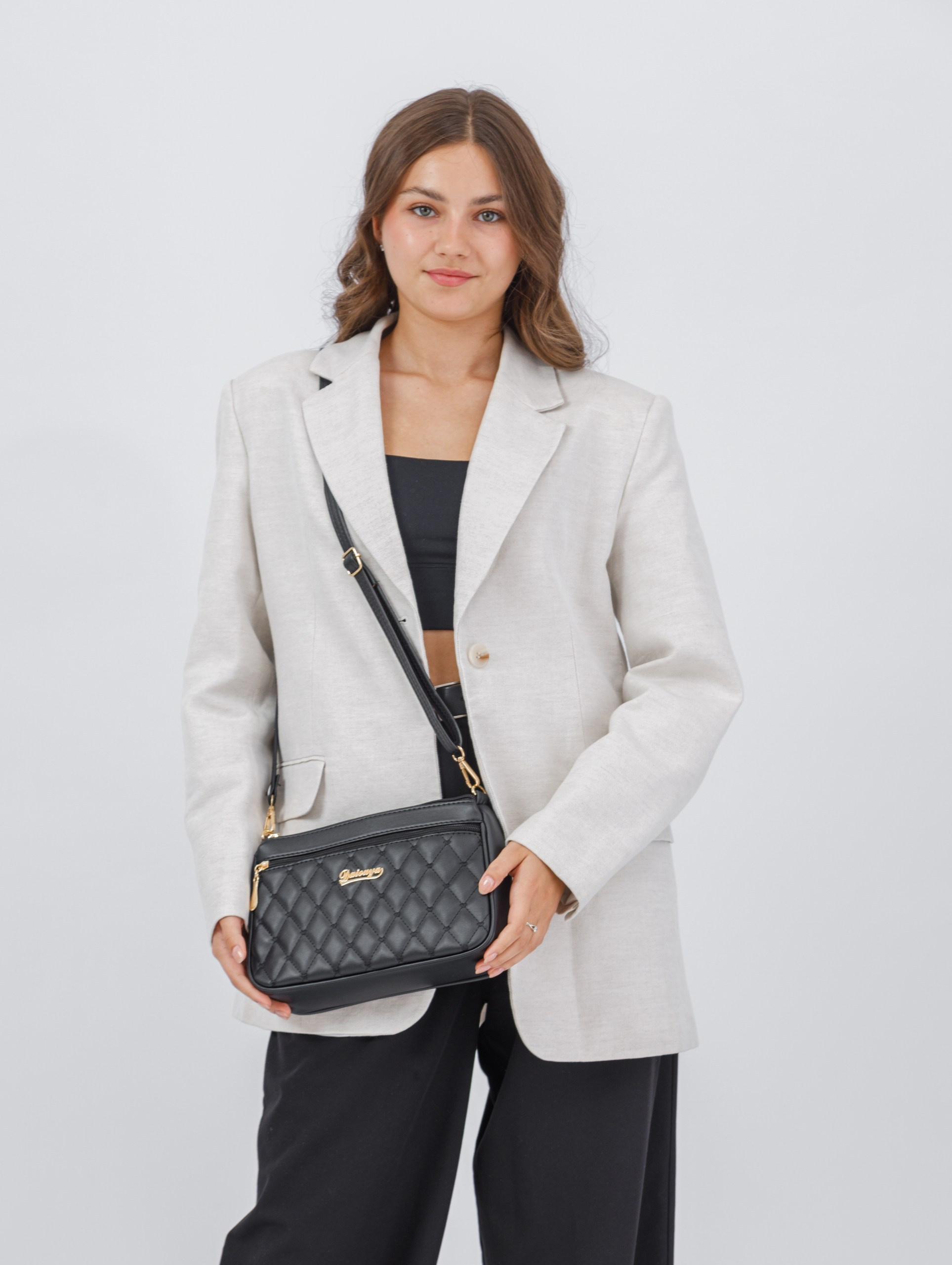 Съемка розовой и черной сумки для маркетплейса. Студия коммерческой съемки ХВОЯ