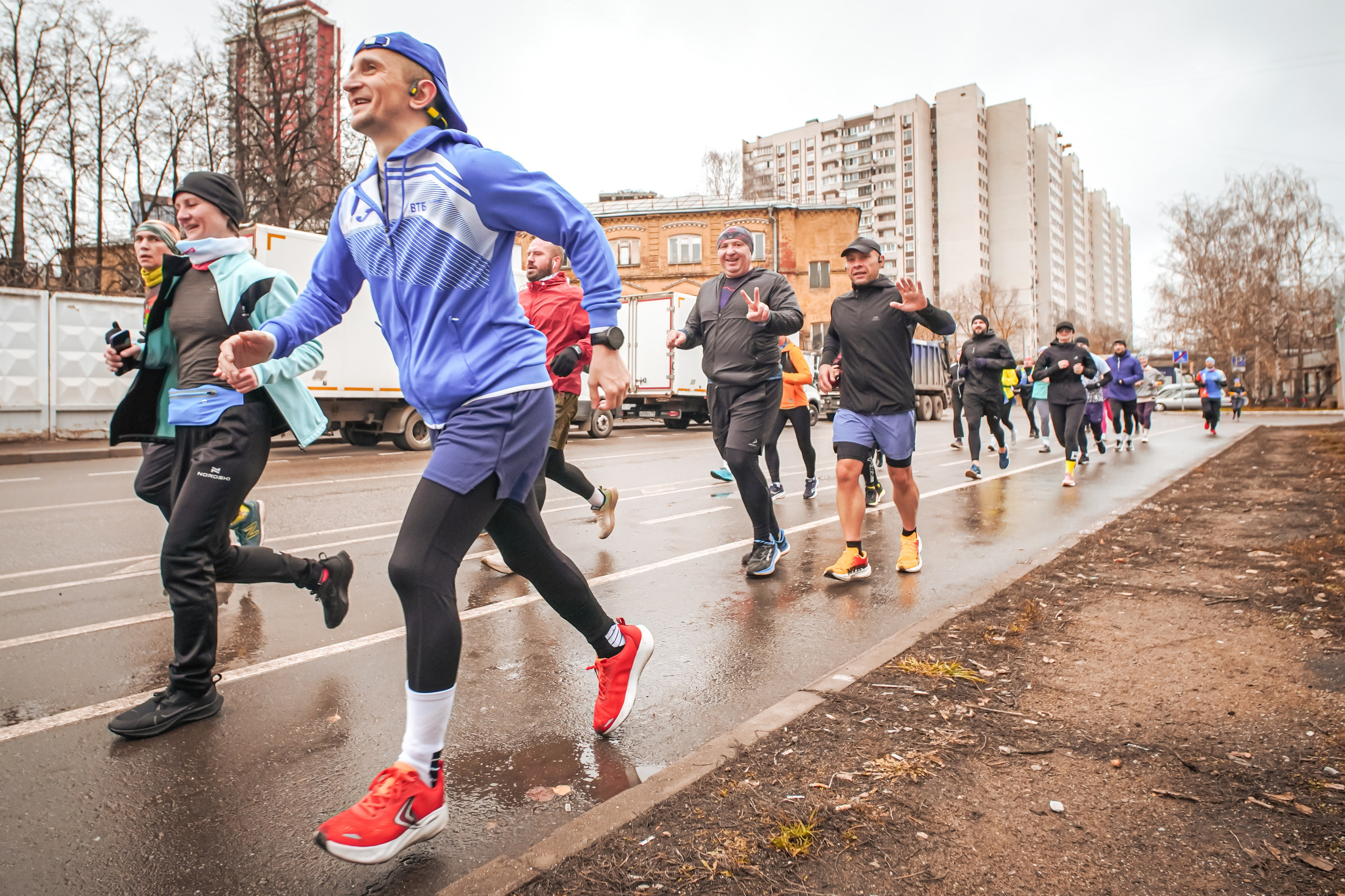 #марафонудома #яuzarun 2024 2-я петля, группа 6:30. Роман Капилюшов. Бег. Фото. Видео. г. Люберцы