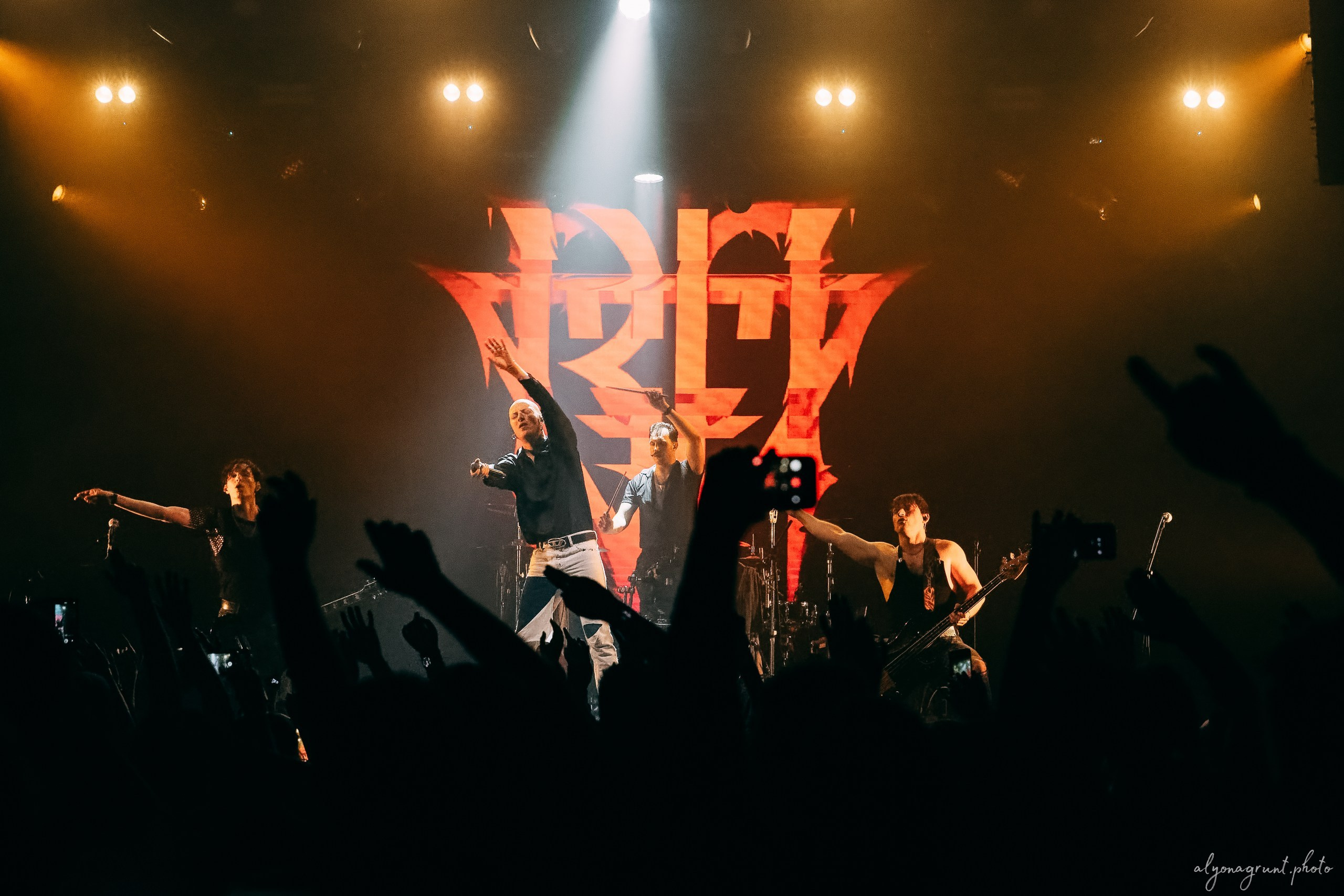 Ravanna, фоторепортаж, СПб, Aurora Concert Hall, 21.11.2025. Алена Адрианова: фотограф в Санкт-Петербурге