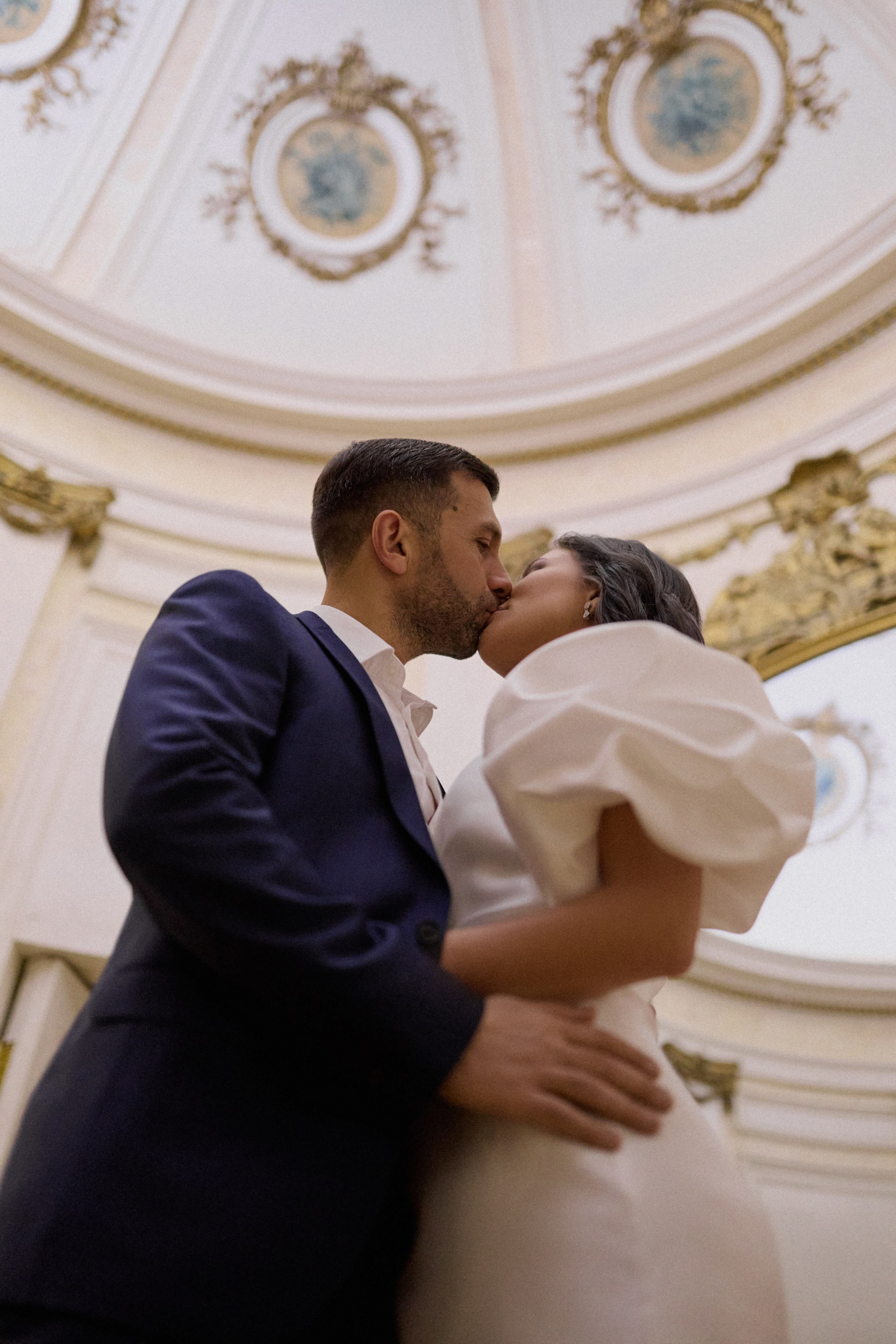 Свадебная фотосессия в особняке. Сестры Карабаза. Фотографы и ретушеры в Москве и Санкт-Петербурге