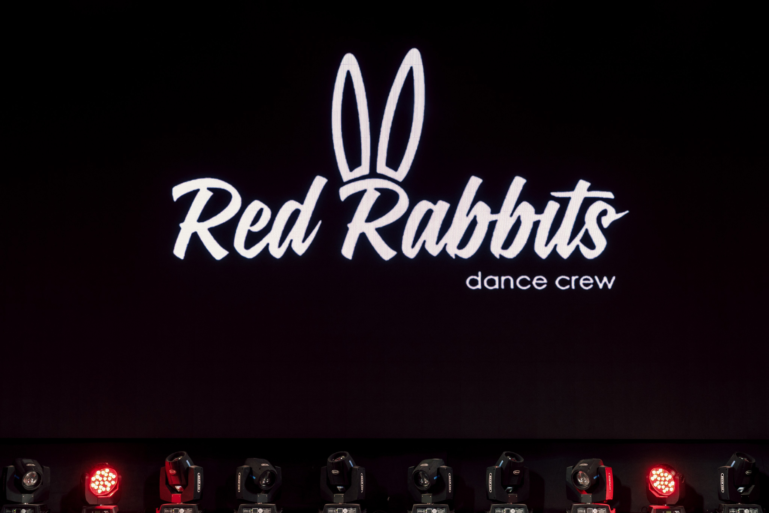 Отчётный концерт танцевальной школы «Red Rabbits» 2025. Лёшка Варзегов — фотограф
