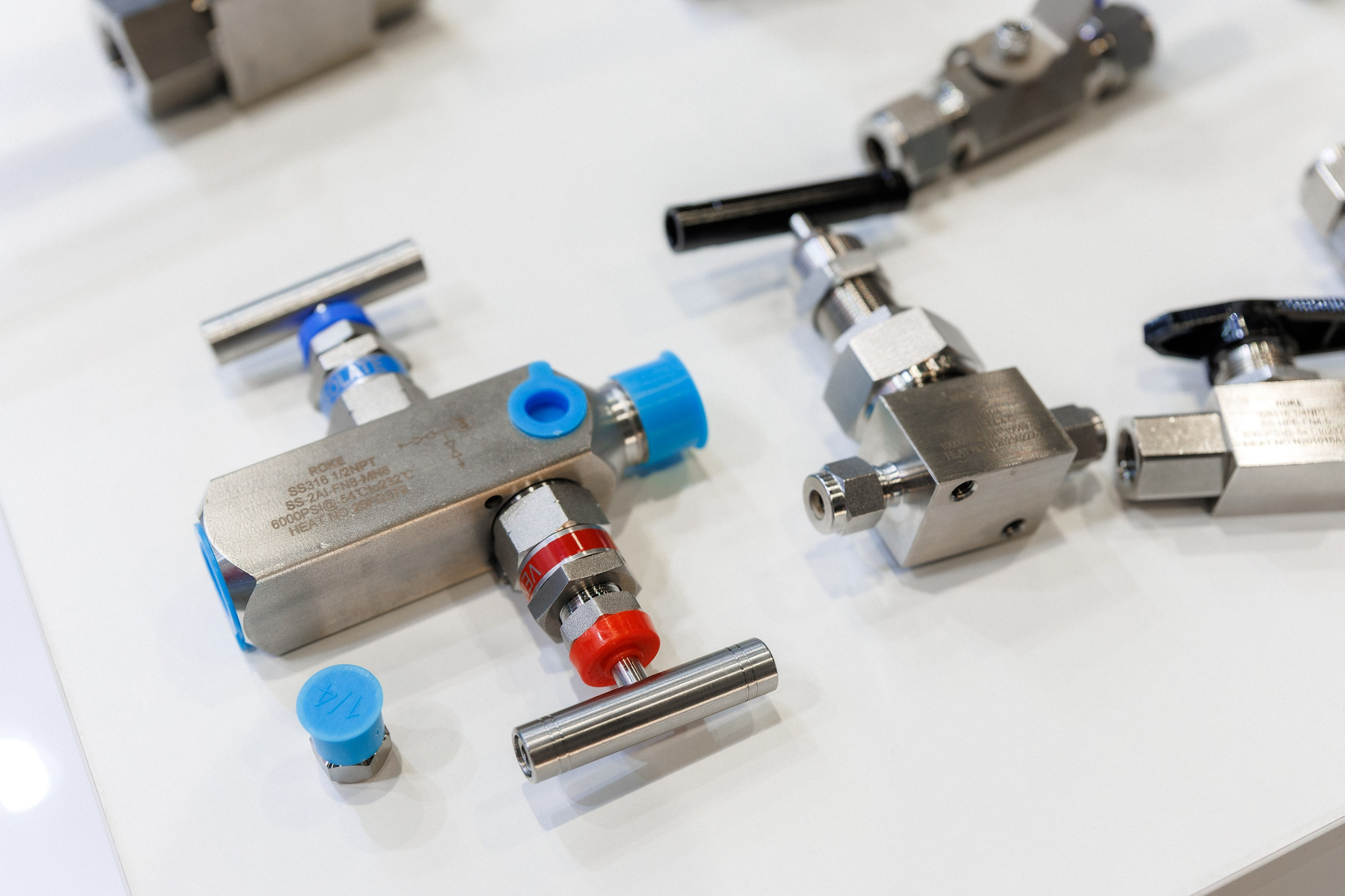 Работа стенда ROKE — Газовый Форум 2025. Репортажный фотограф в Москве Сергей Мирошников