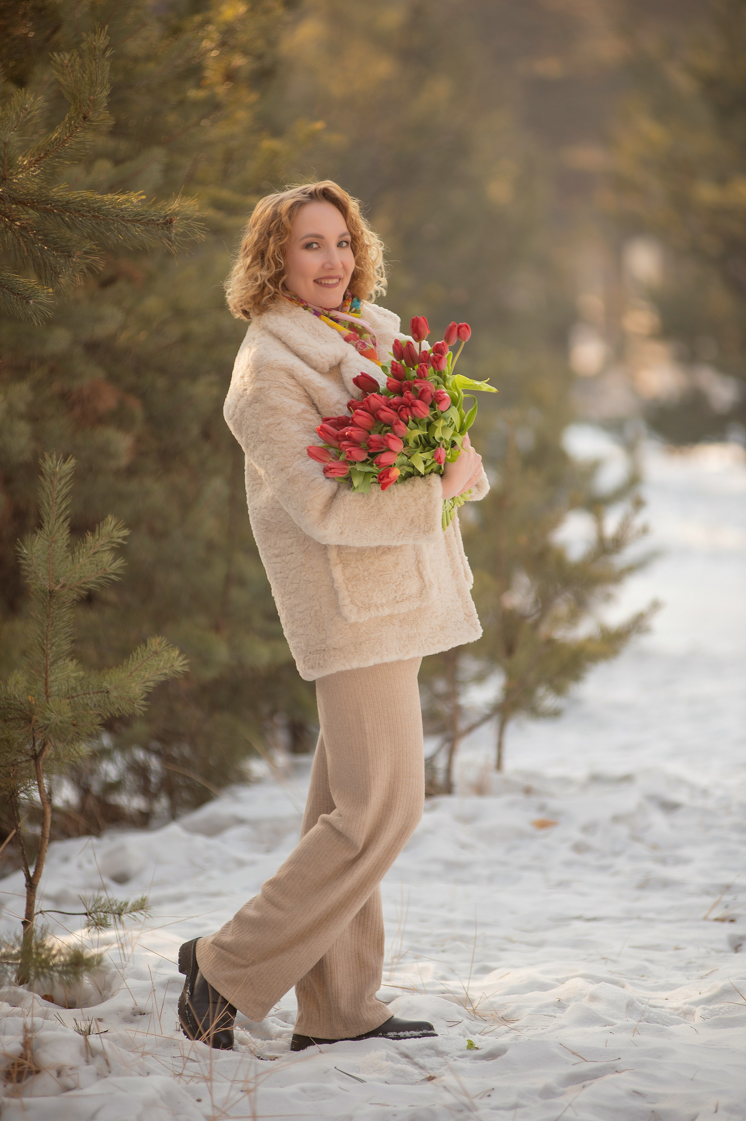 Ира тюльпаны в снегу. Фотограф Виктория Воронина