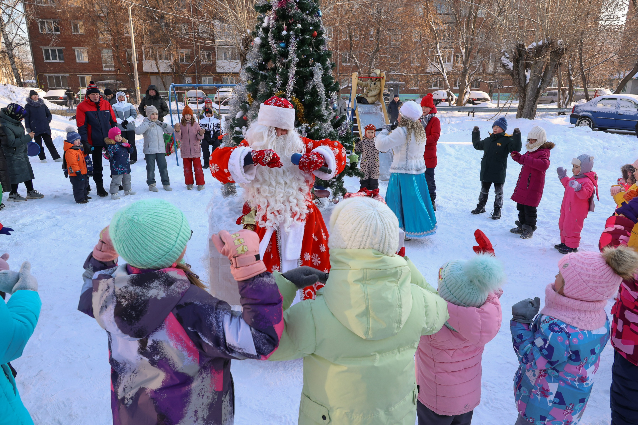 Новогодний праздник на улице