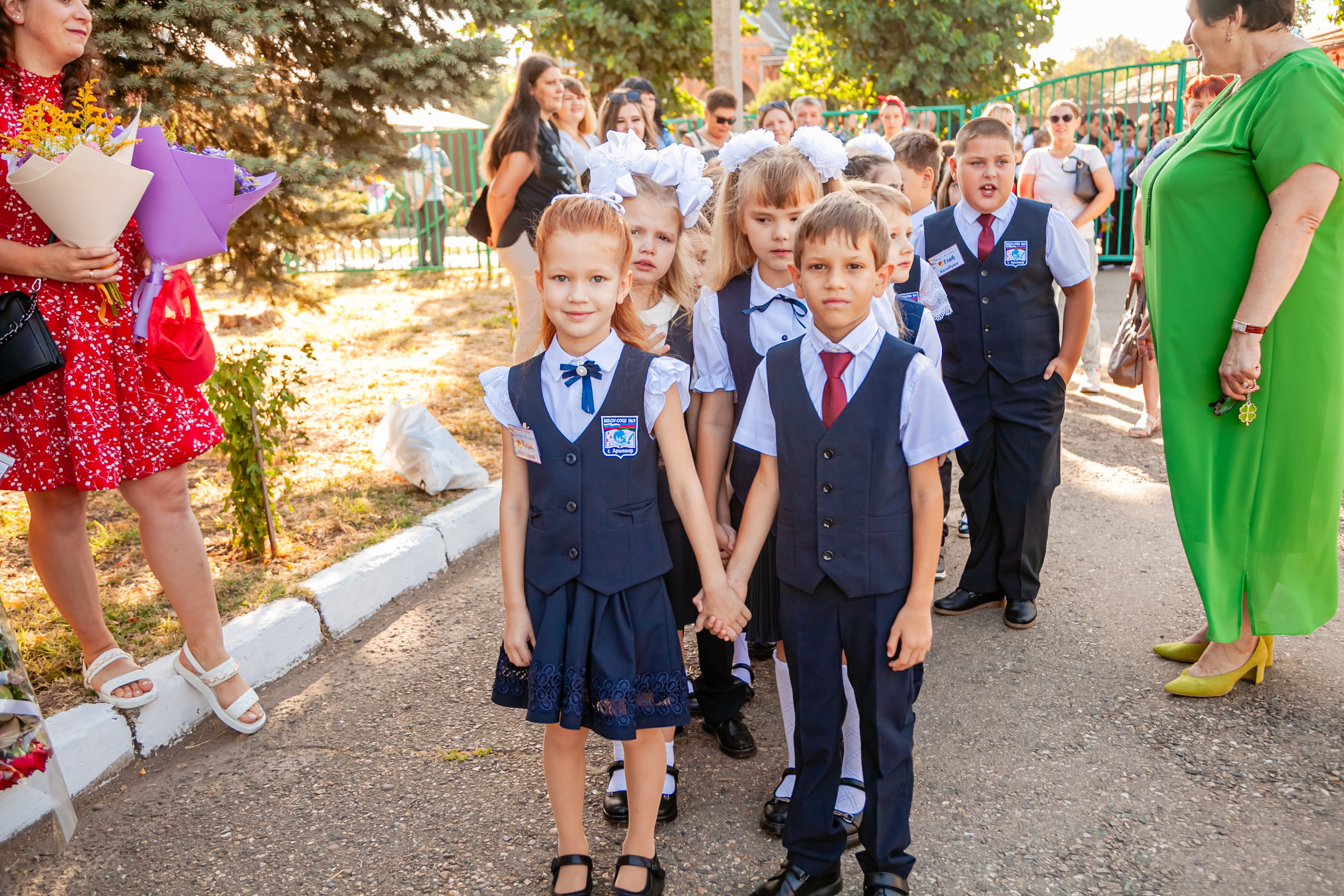 1 сентября линейка. Свадебный и семейный фотограф в Армавире
