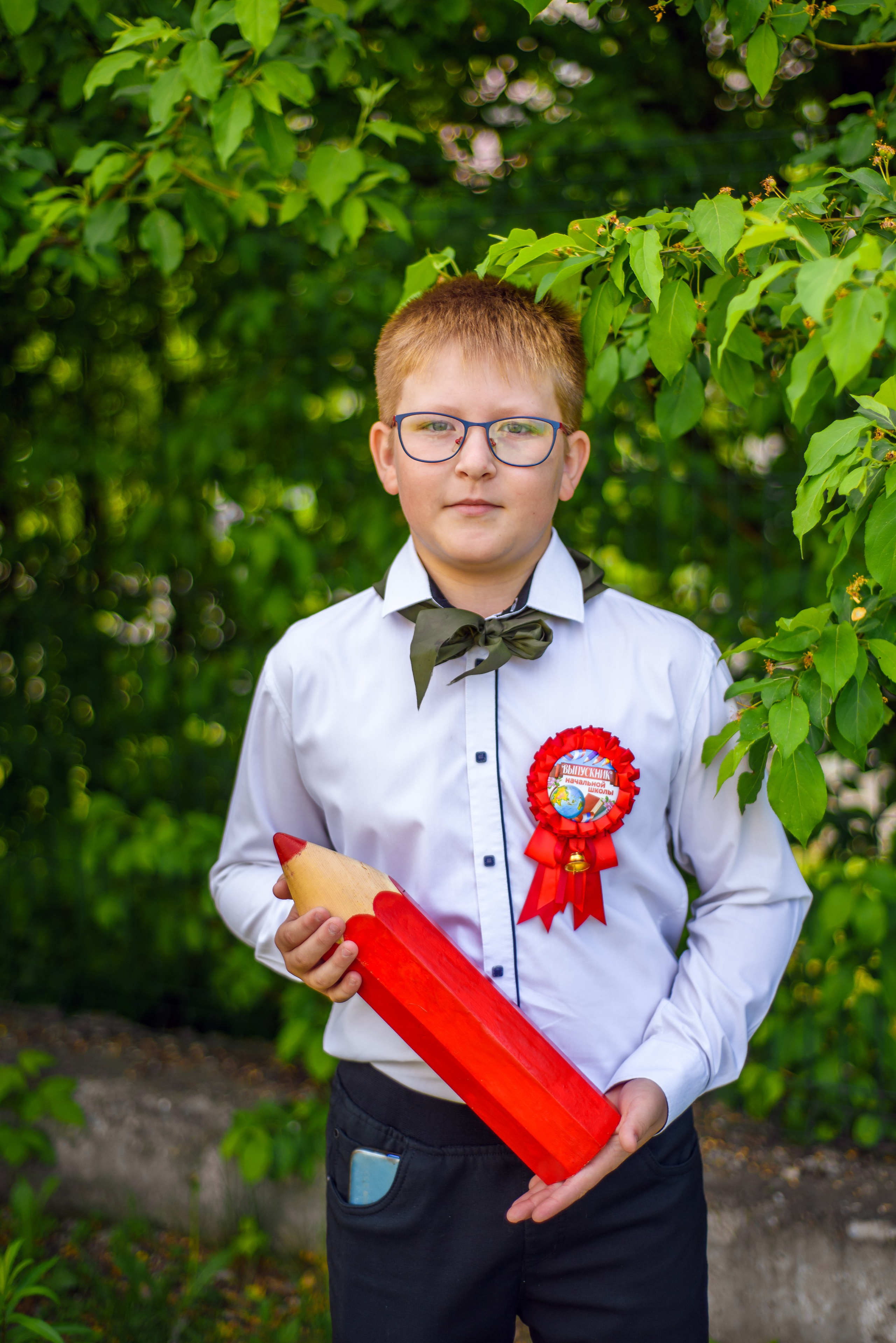 Фотосъемка в школьном саду. Фотограф. Выпускные альбомы в Барнауле