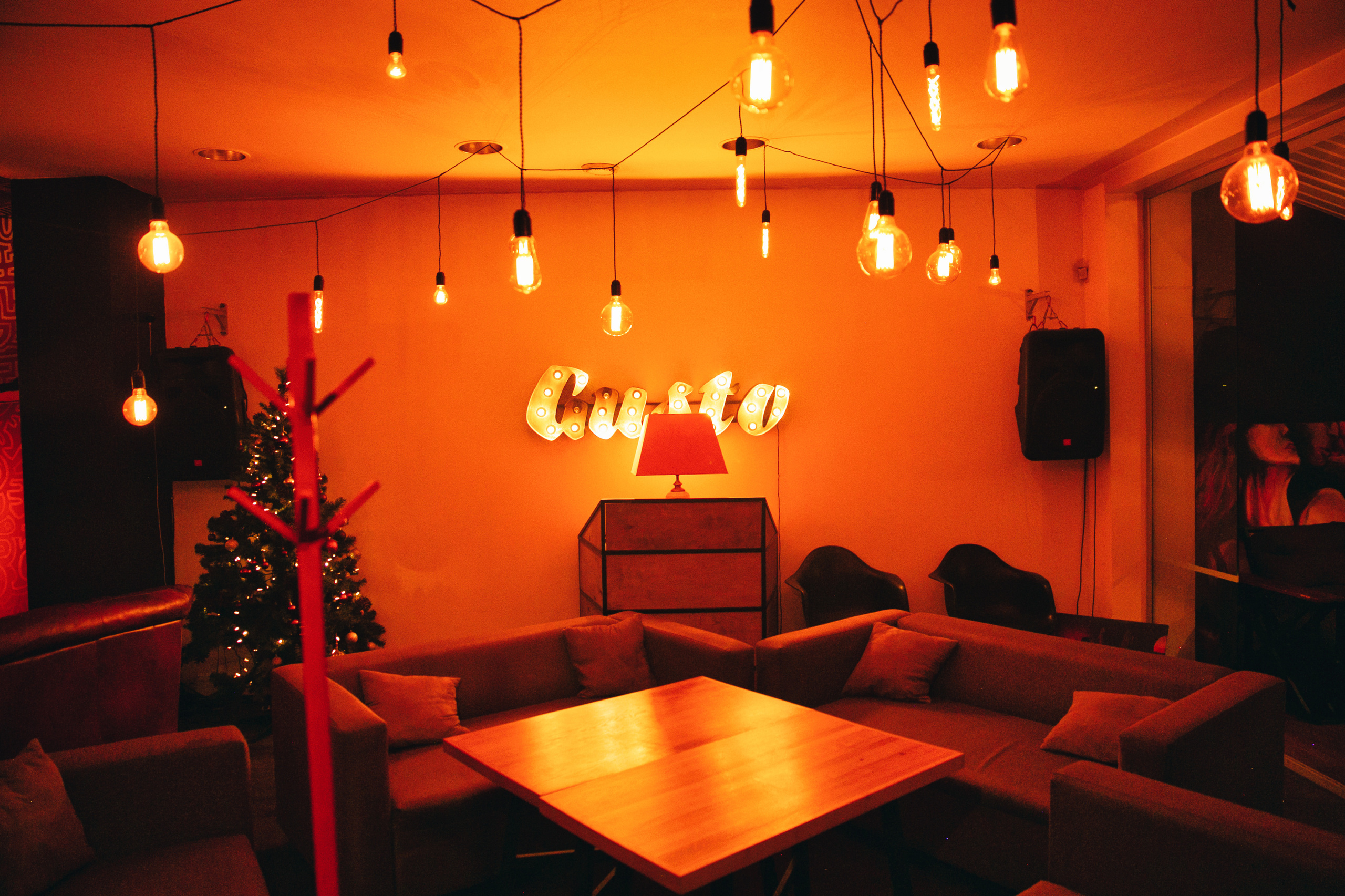 Интерьер Gusto & Mason lounge. Свадебный и репортажный фотограф в Ярославле Евгений Шовдин