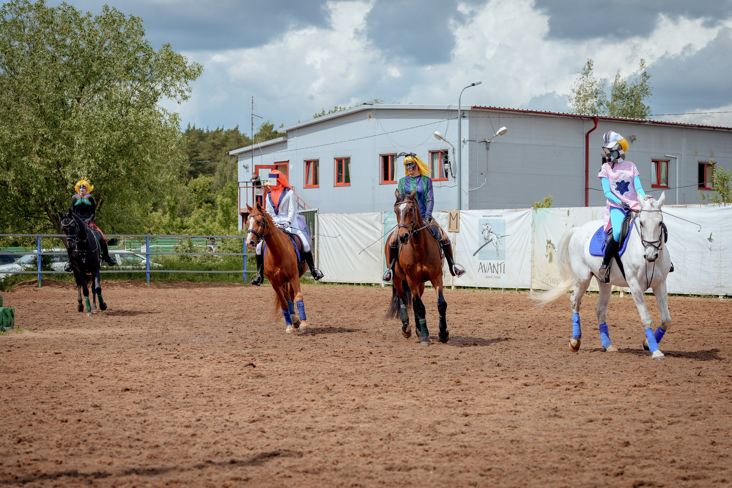 Конный клуб Горки. Портретный и семейный фотограф в Москве/Видное