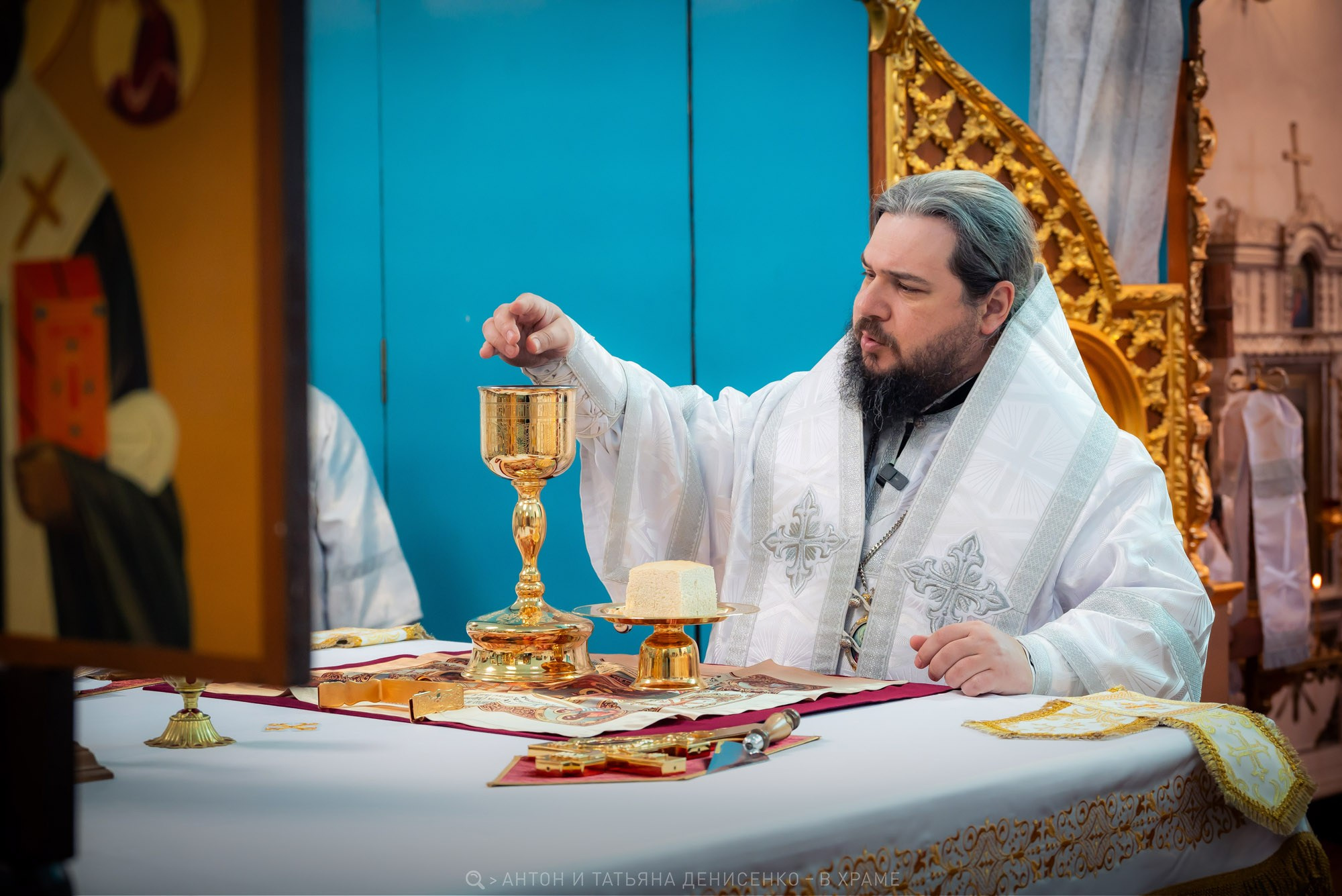 Храм Рождества Христова, ст. Нижнекундрюченская. Архиерейская служба. Антон и Татьяна Денисенко — В храме