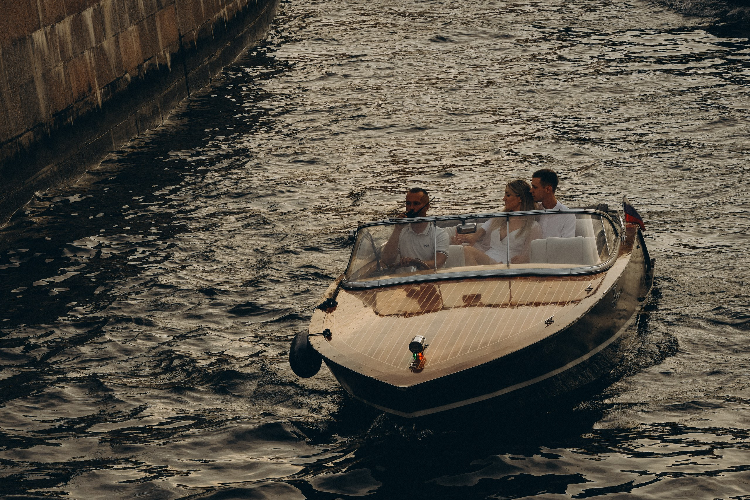 СВАДЕНБНАЯ СЬЕМКА НА КАТЕРЕ ПО КАНАЛАМ САНКТ-ПЕТЕРБУРГА И В АКВАТОРИИ НЕВЫ. Профессиональный фотограф, Санкт-Петербург — Виктория Богомолова