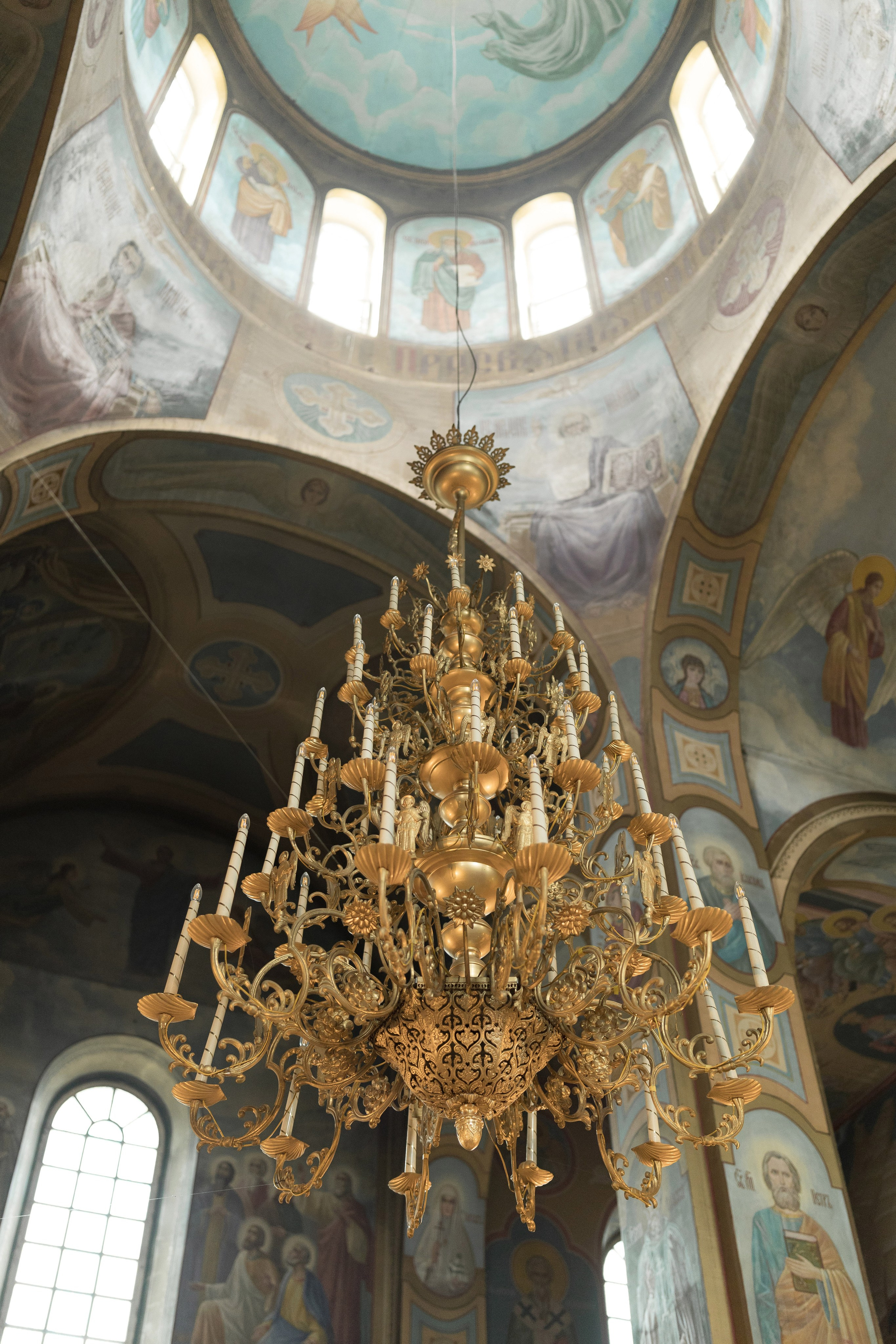 Крещение Миланы в церкви иконы Божией Матери / пасмурная погода. Анастасия Безуглова- свадебный фотограф в Таганроге