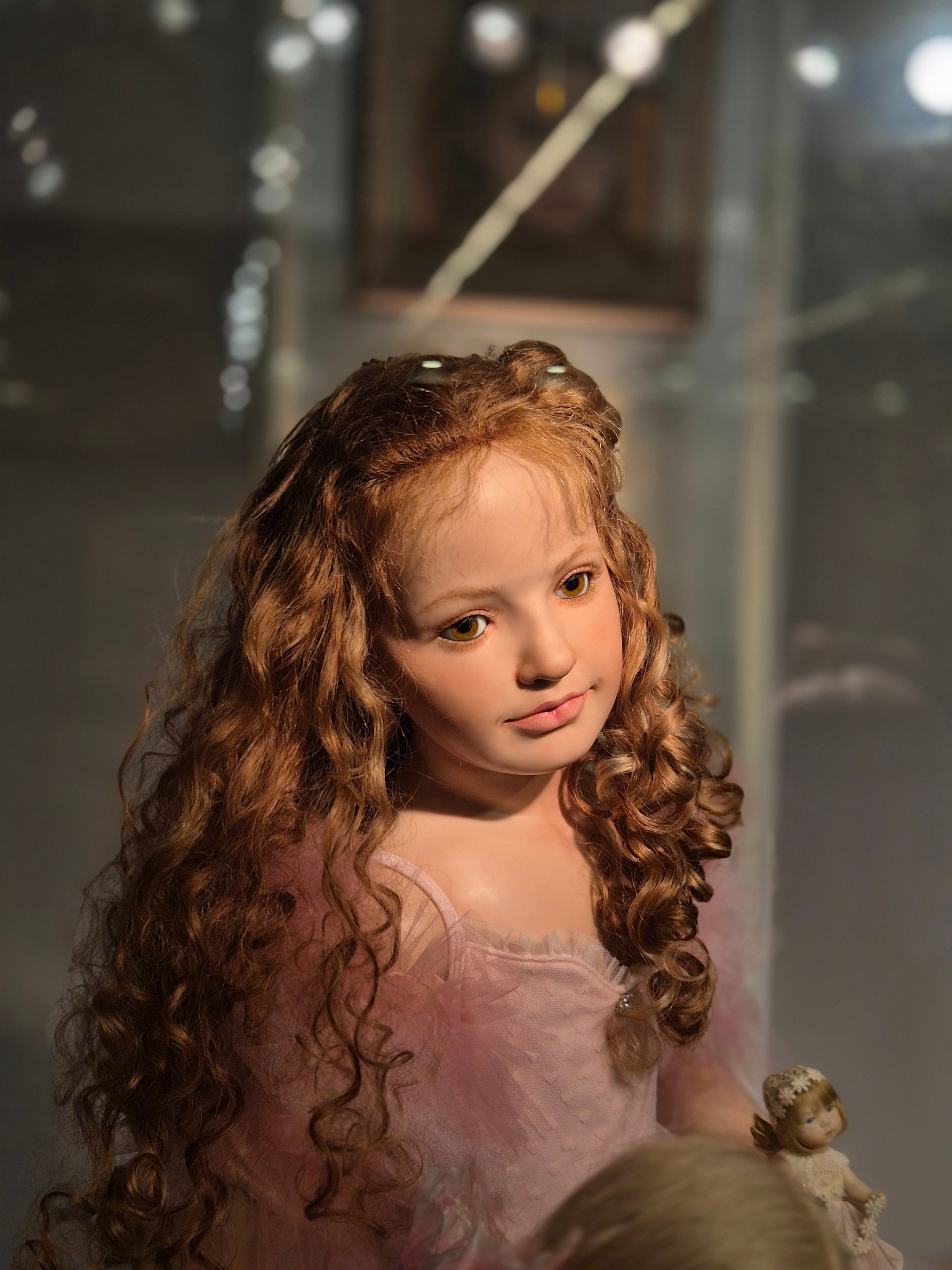 С тех пор Ольга Лобачева собирает только ее куклы. Это самая большая коллекция ее кукол в мире. На фото - внучка Хильдегард, 