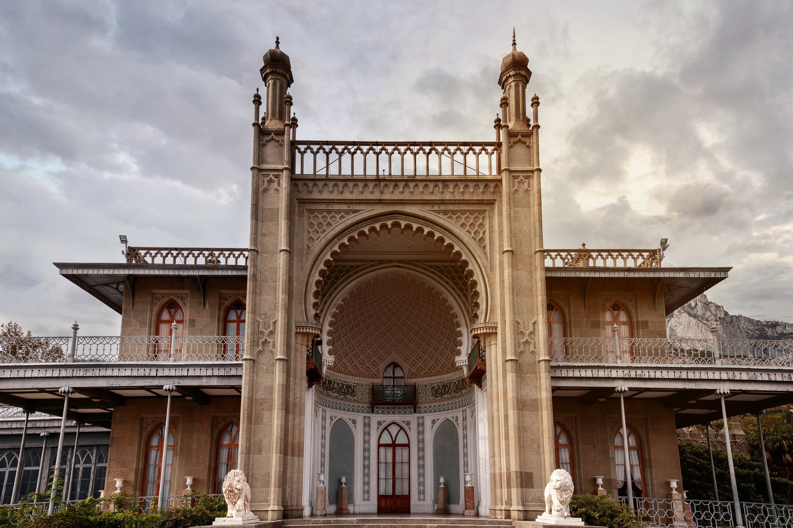 Воронцовский дворец. Достопримечательности Крыма. Россия. Фотограф Андрей Васильев. Архитектура.