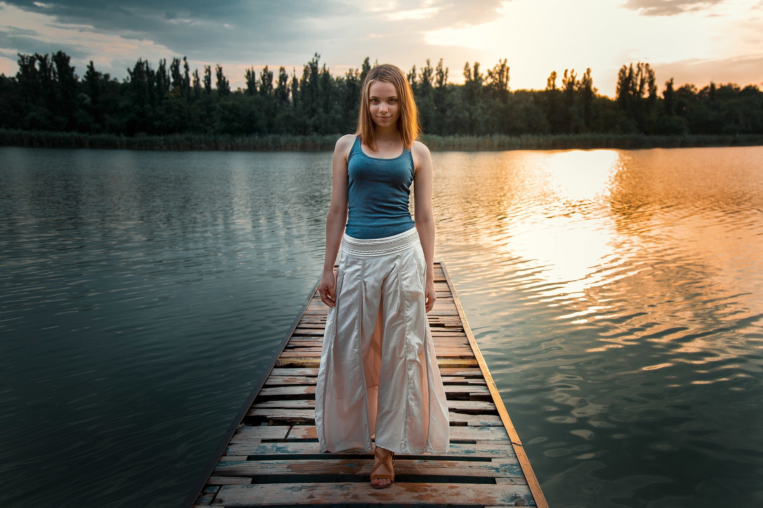 Девушка выходящая из воды