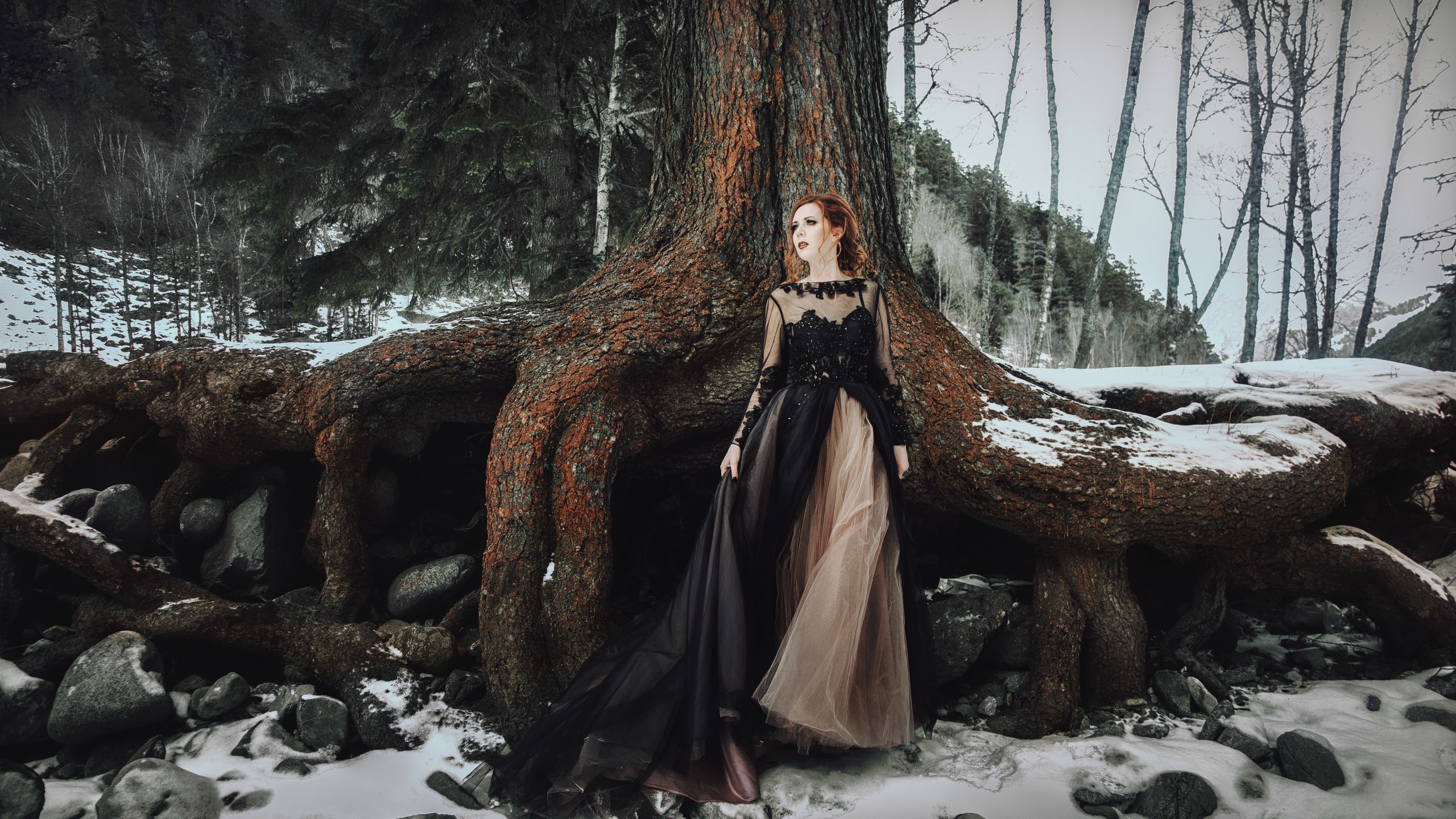 Девушка в платье