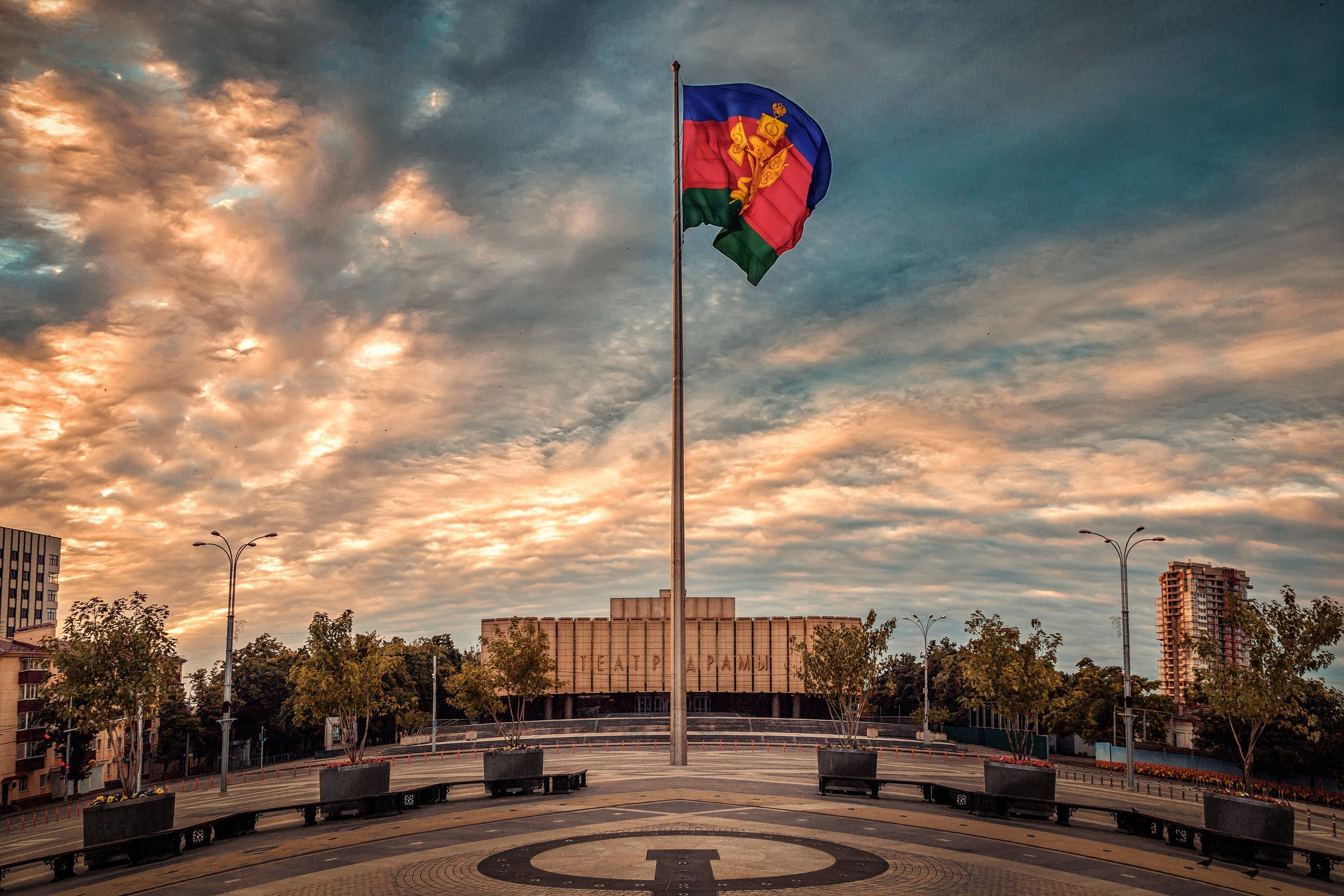 Театральная площадь. Достопримечательности Краснодара. Россия. Театр драмы. Андрей Васильев. Городской пейзаж.