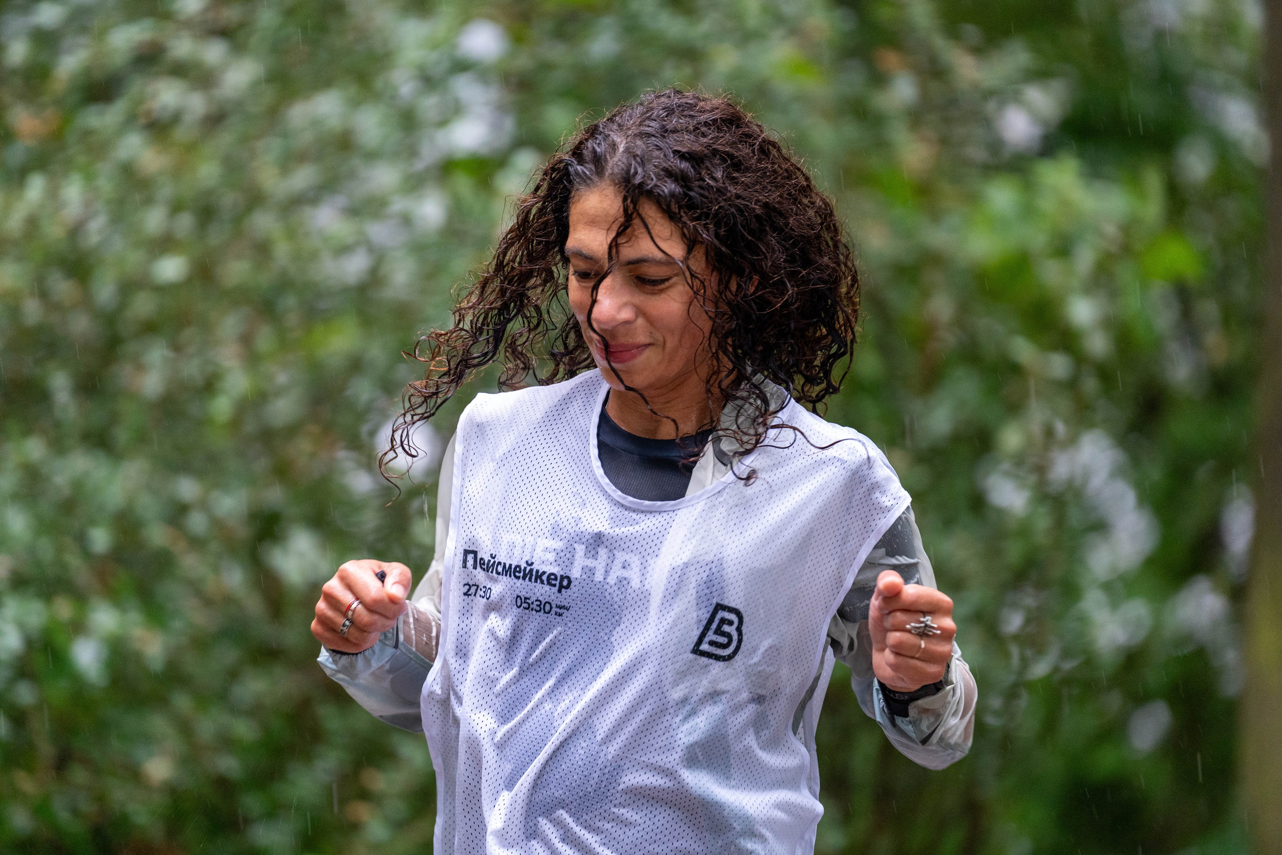 Участница «5 вёрст» на Елагином острове, съёмка спортивного фотографа Санкт-Петербург