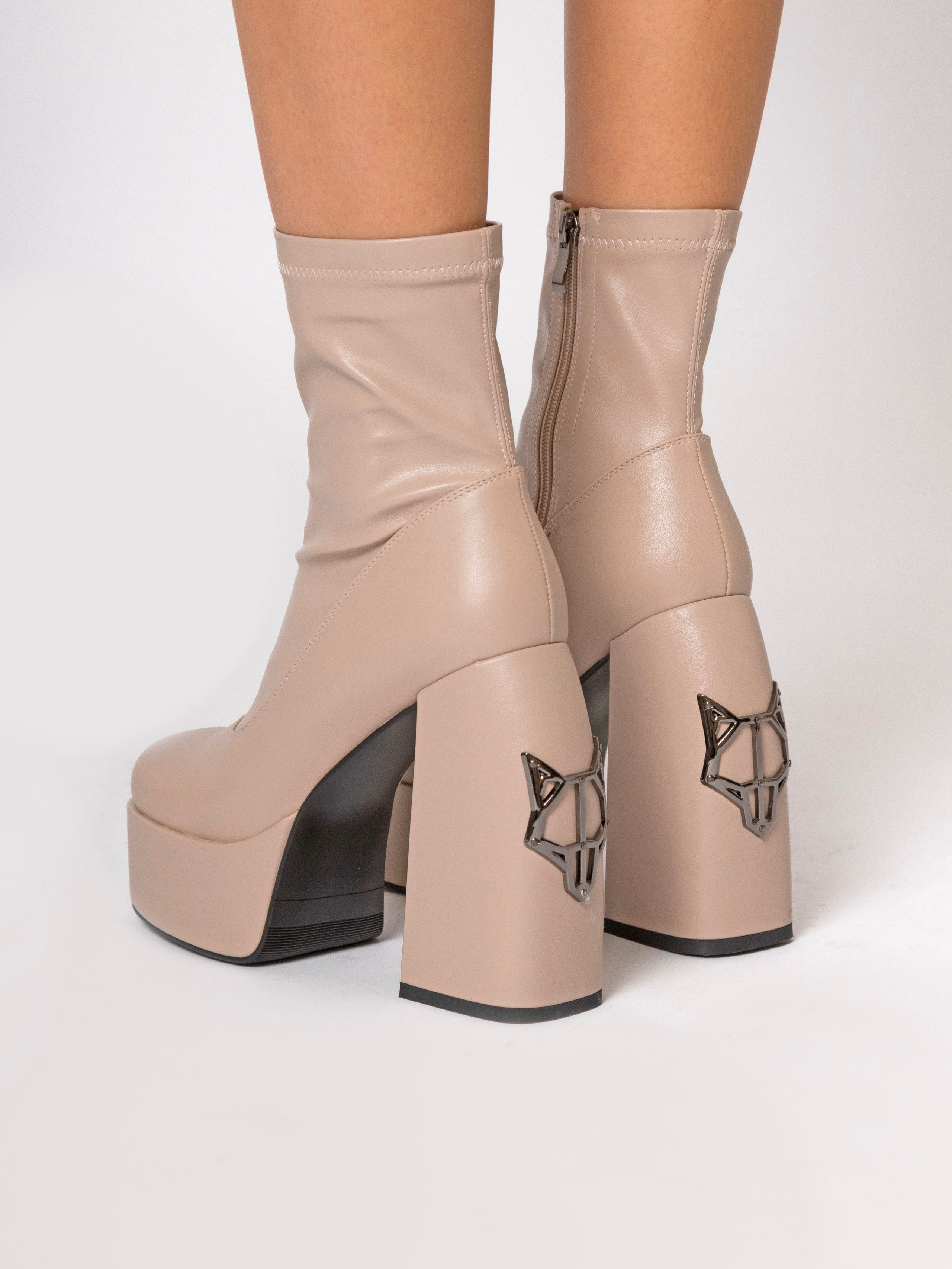 Обувь полусапожки. Фотостудия для Wildberries Ozon