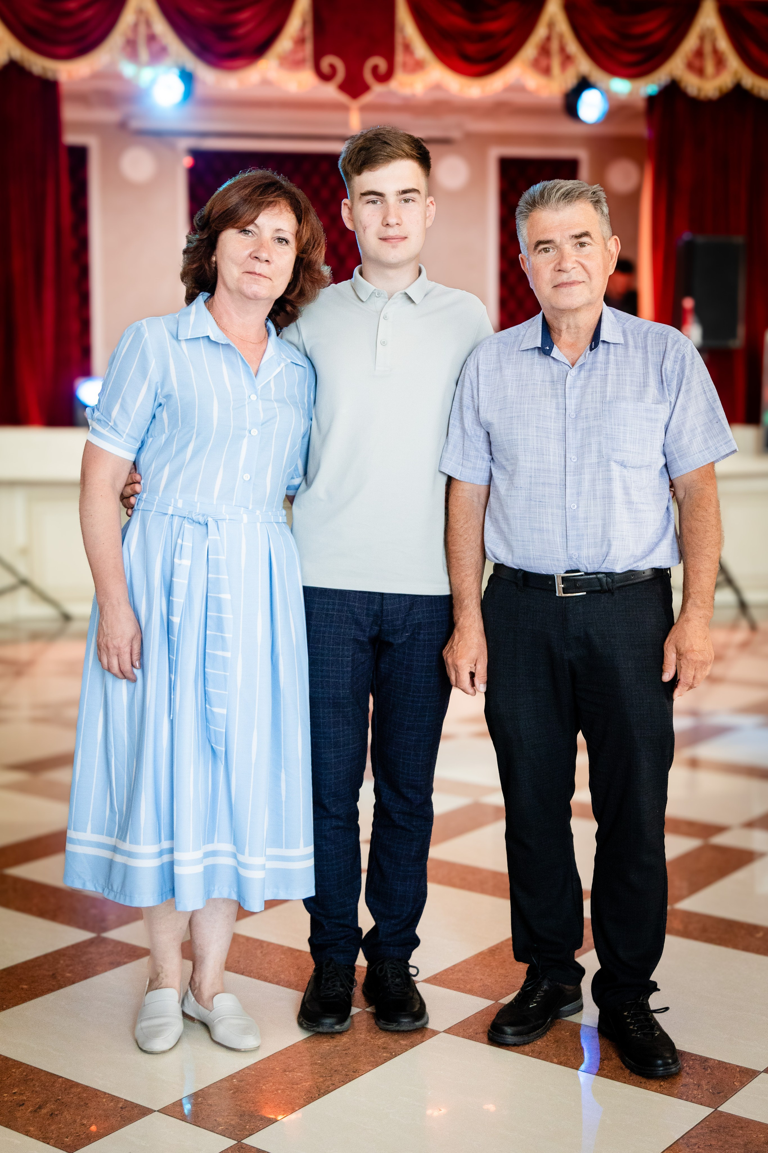 Школьный выпускной. Детский фотограф видеограф в Хабаровске Михаил Орлов