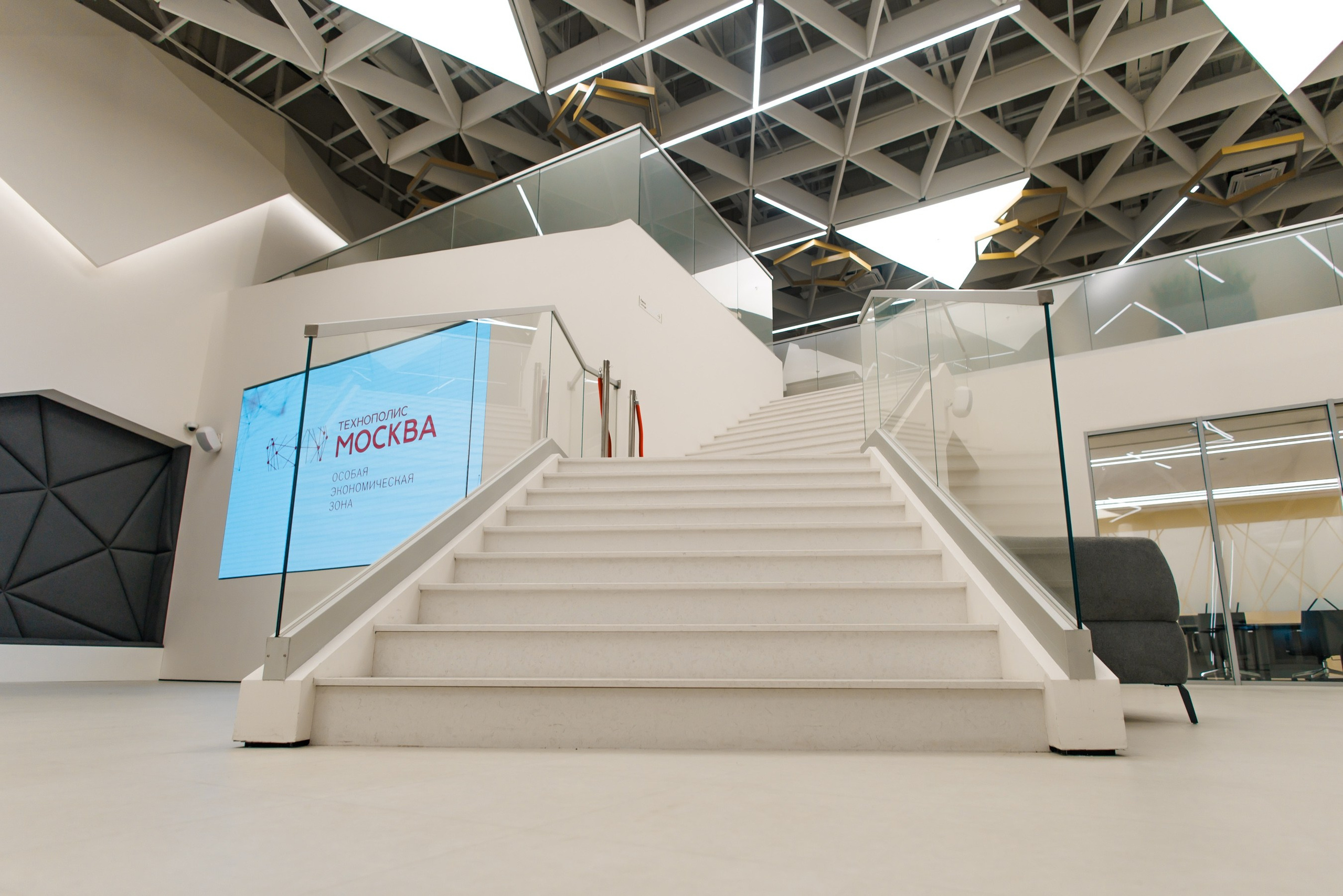 Wild Oyster Technopolis. Андрей Шаповалов — репортажный фотограф в Москве
