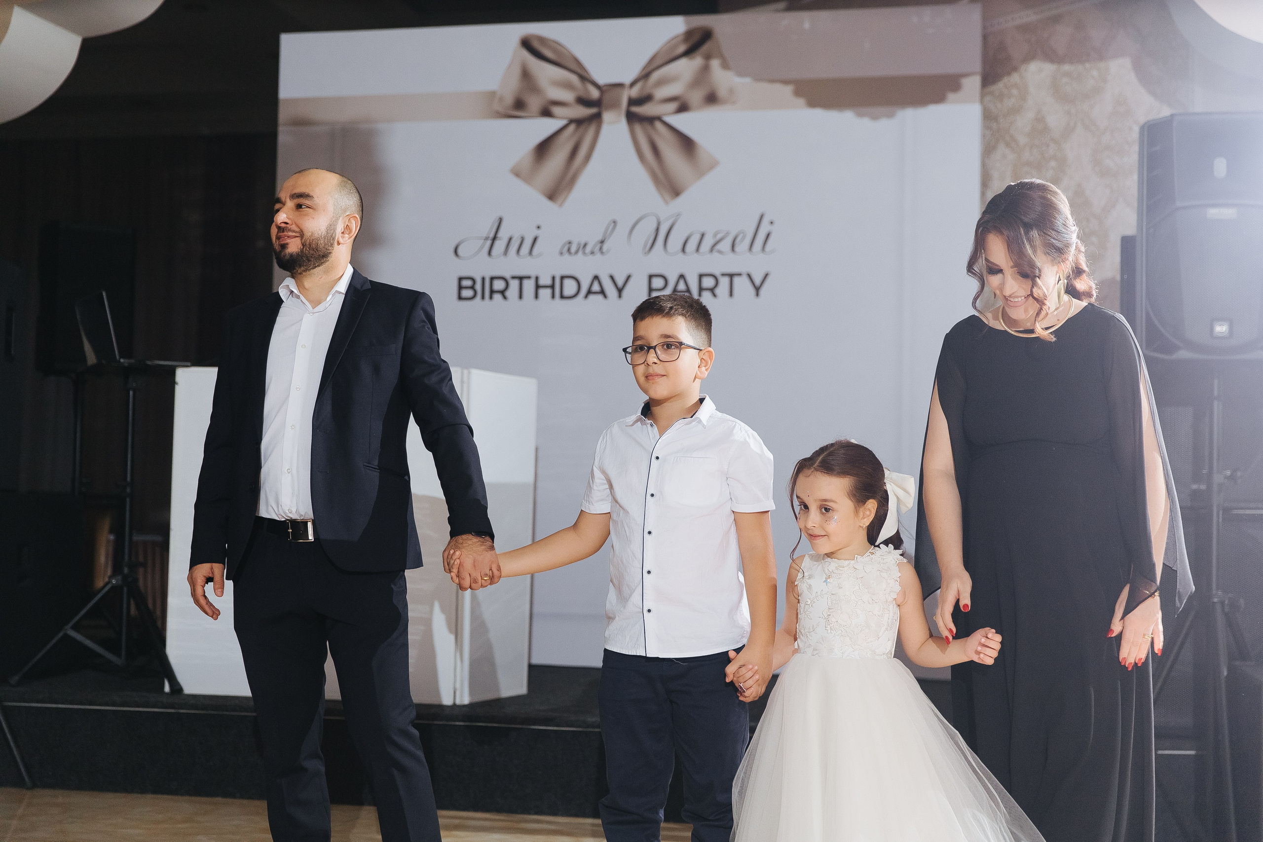 Ани и Назели. 35&5 День рождения, «Янтарь». Фотограф в Красноярске Надежда Воскресенская