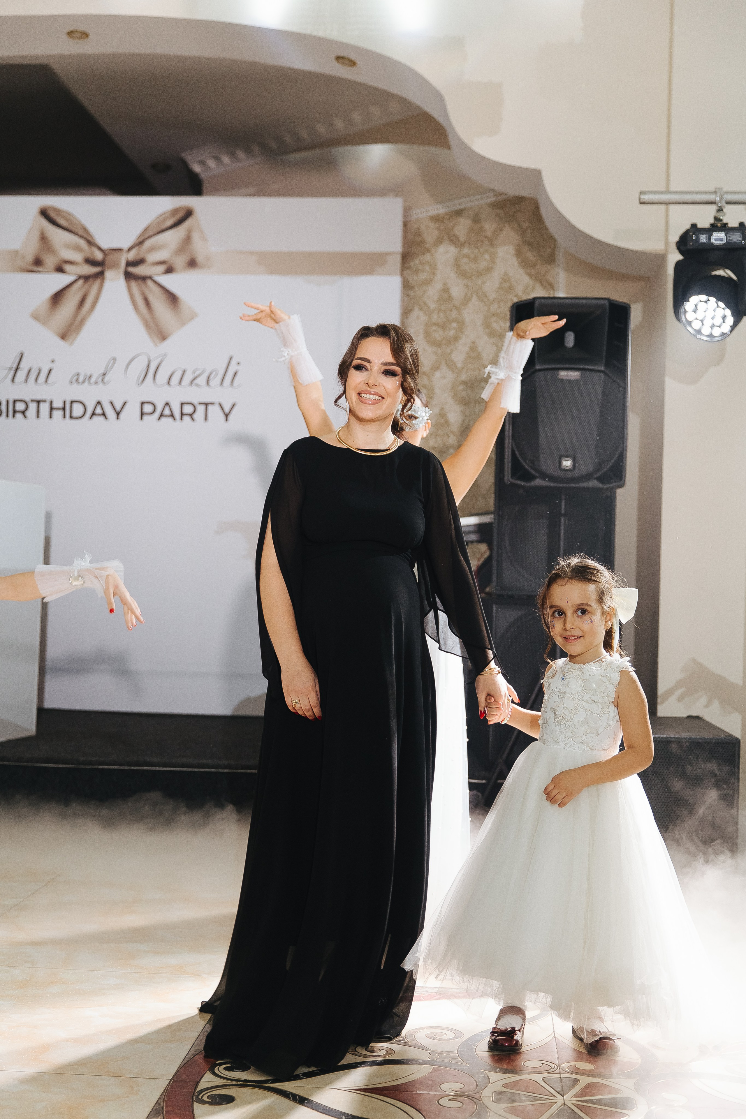 Ани и Назели. 35&5 День рождения, «Янтарь». Фотограф в Красноярске Надежда Воскресенская