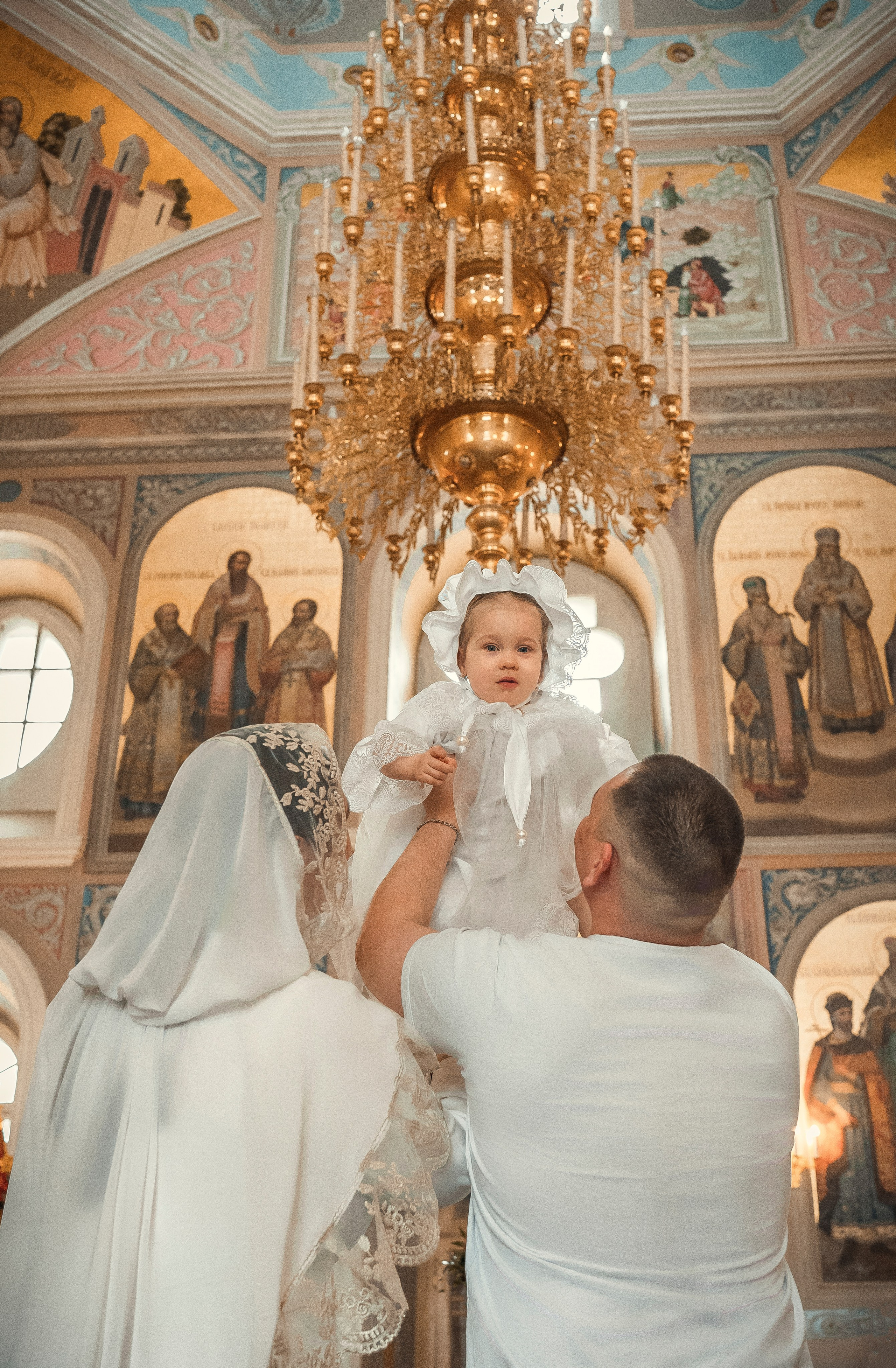 Крещение в Никольском храме в Заяицком. Москва. Семейный фотограф и фотограф на таинства в Москве Юлия Калайджян