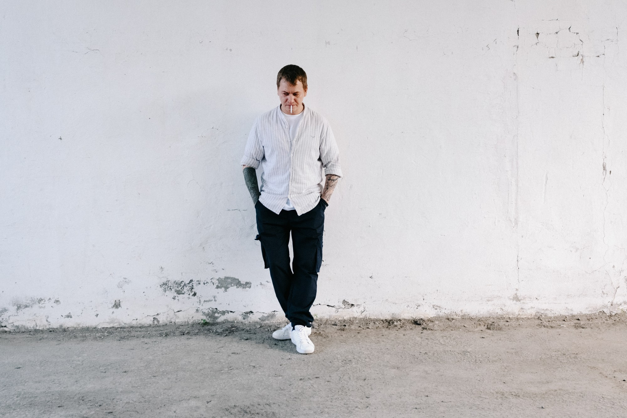 Уличная мужская летняя фотосессия в центре Тюмени. Портретный фотограф Тюмень Дарья Мустафина