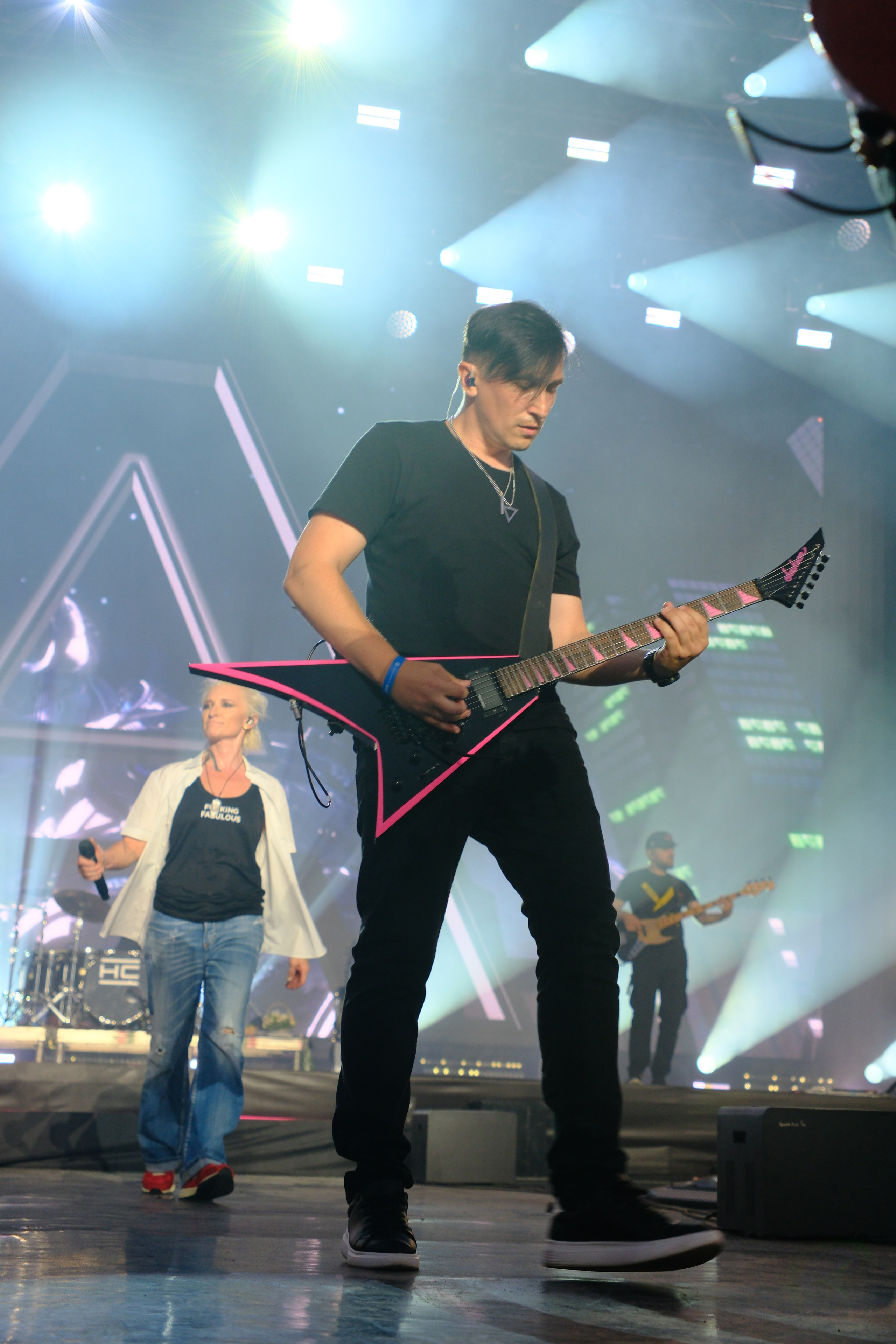 Диана Арбенина (группа «Ночные снайперы») — Москва, МТС Live Лето 2024. RedGeek - блогер и стручњак за образовање и ИТ Кирил Ситнов