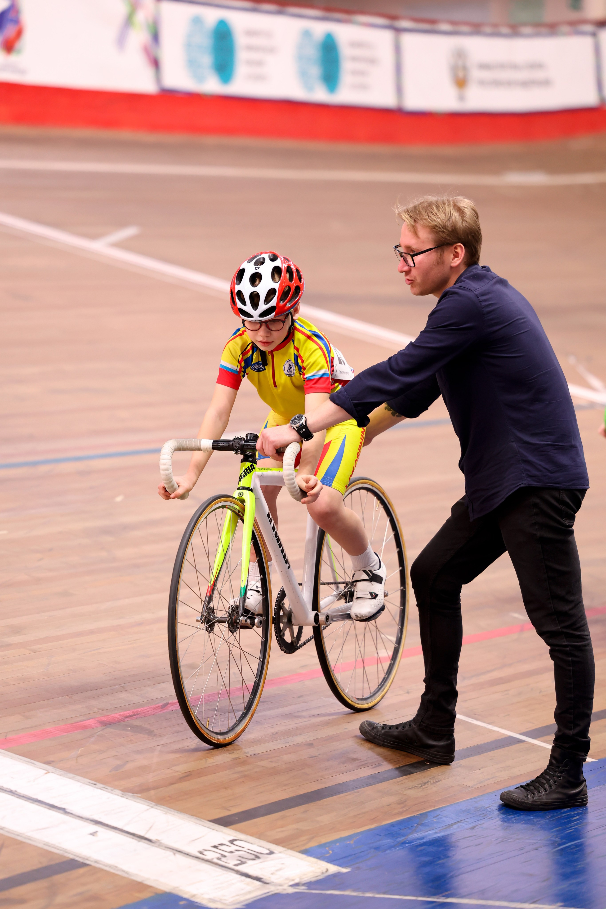 Пятый этап Региональных соревнований по велоспорту на треке (Гит, Скретч) 15.03.2025. Спортивный и репортажный фотограф Антон Тереханов