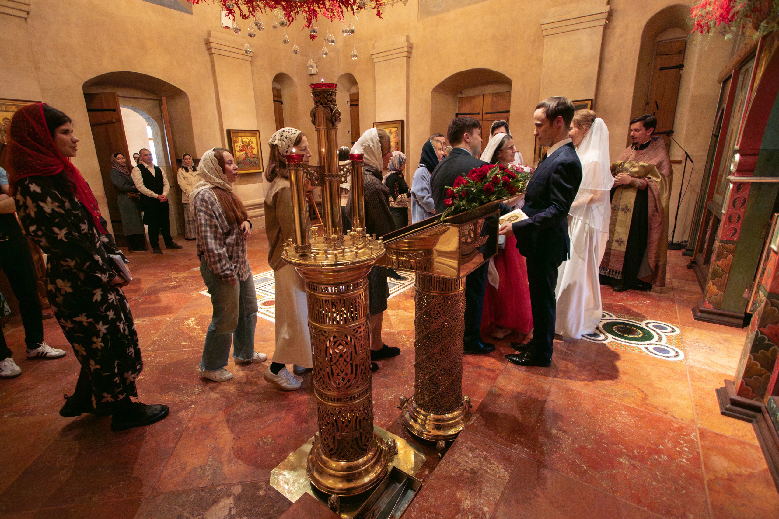 Венчание в храме Антипы Пергамского, стиль «ORWO UT21». Фотограф на крещение/венчание