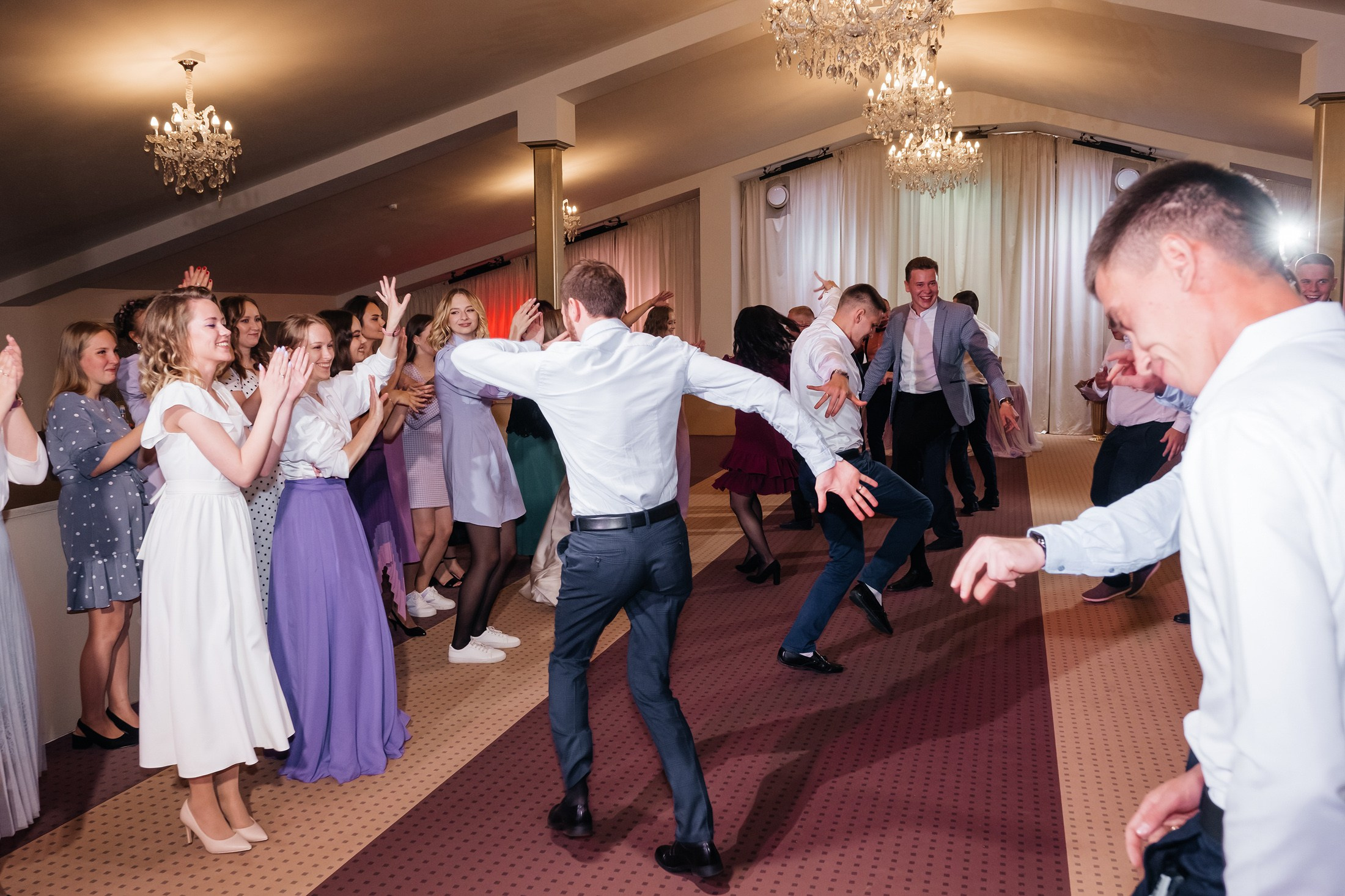 Свадебный фотограф — стильная и эмоциональная съемка вашего дня | Анна Кораблик. Свадебный фотограф в Екатеринбурге — заказ профессиональной фотосесии, все виды фотосъемки