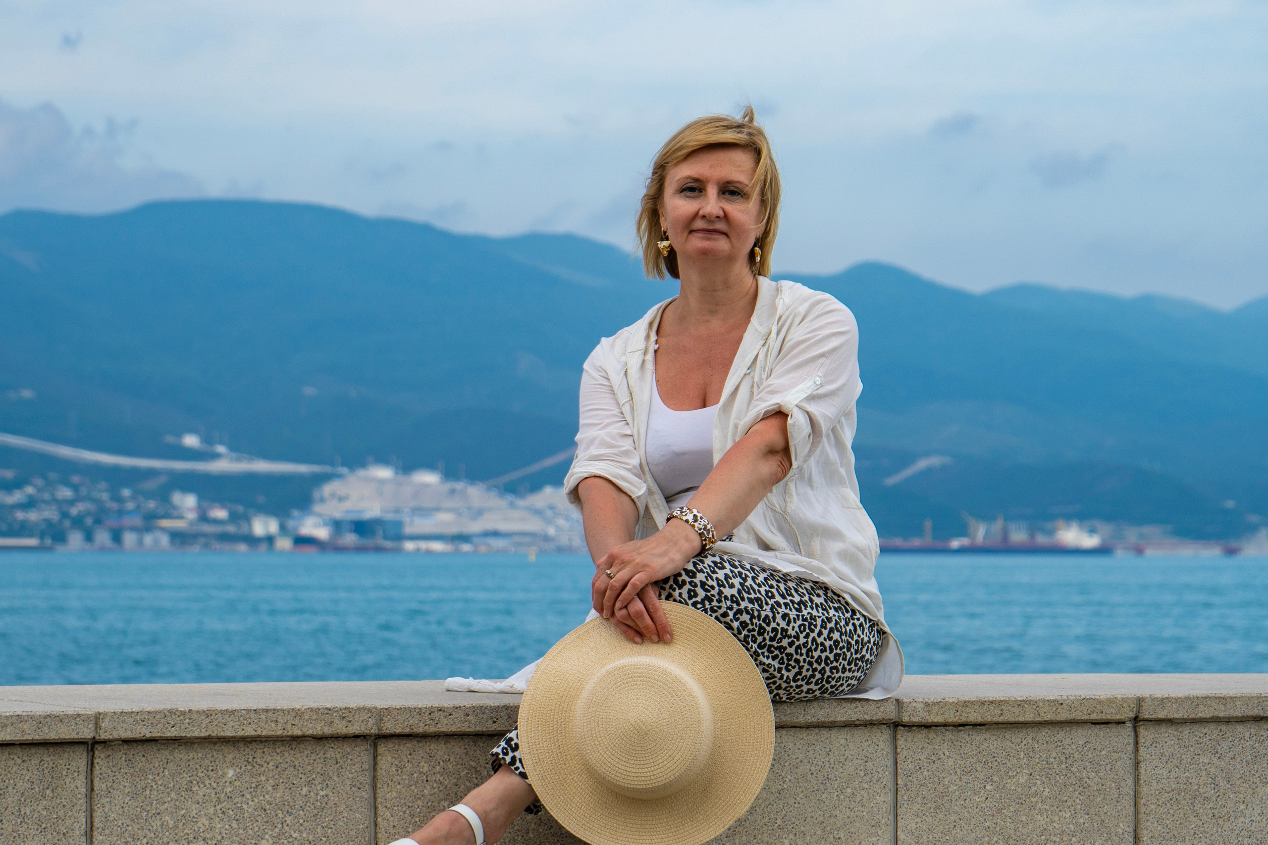 Съемка в центре Новороссийска. Семейный и детский фотограф Екатерина Черняева. Снимаю портреты, love story, фотопрогулки, работаю на улице, в кафе, студии, дома у клиента