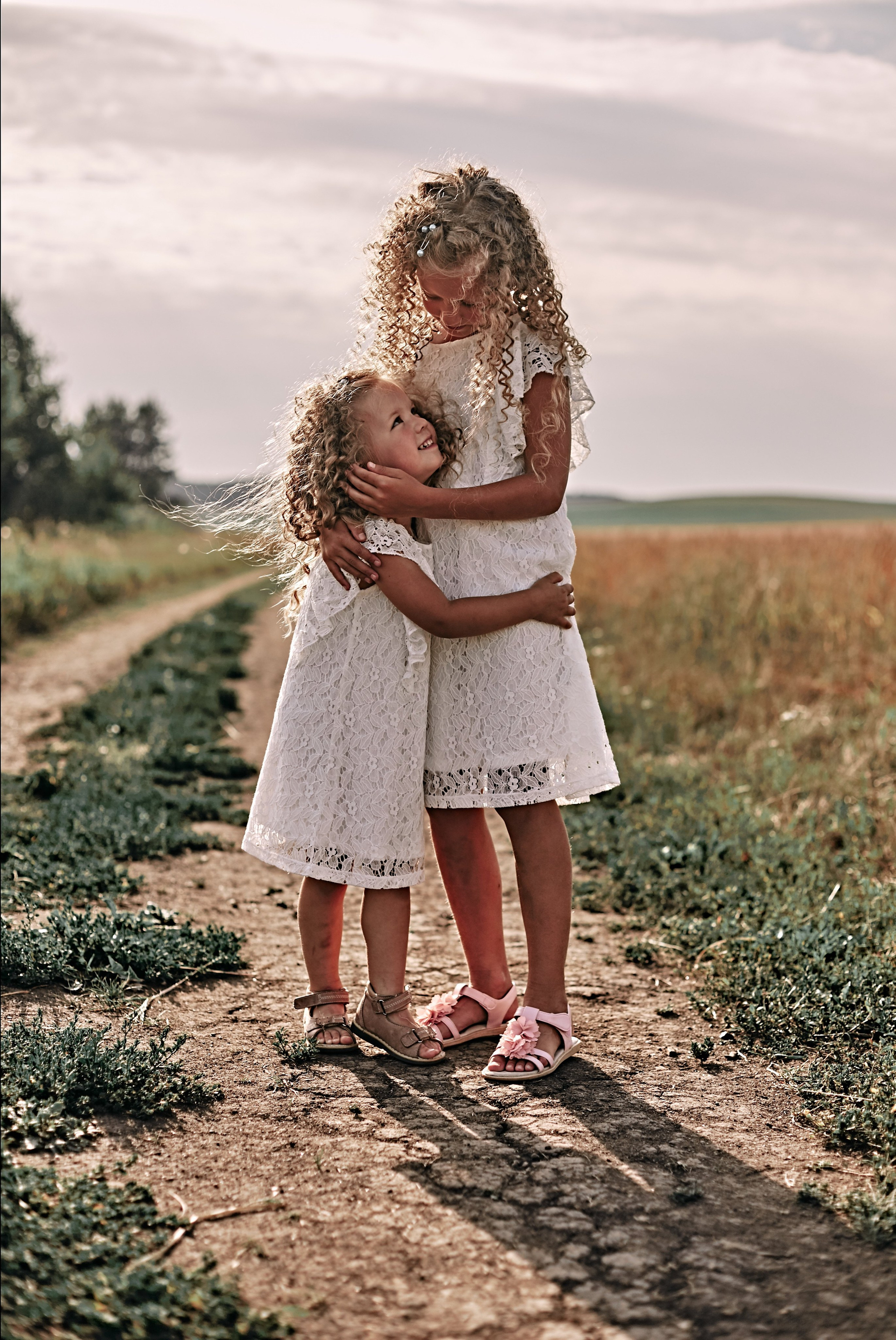 Большая семейная съемка в поле. Главная