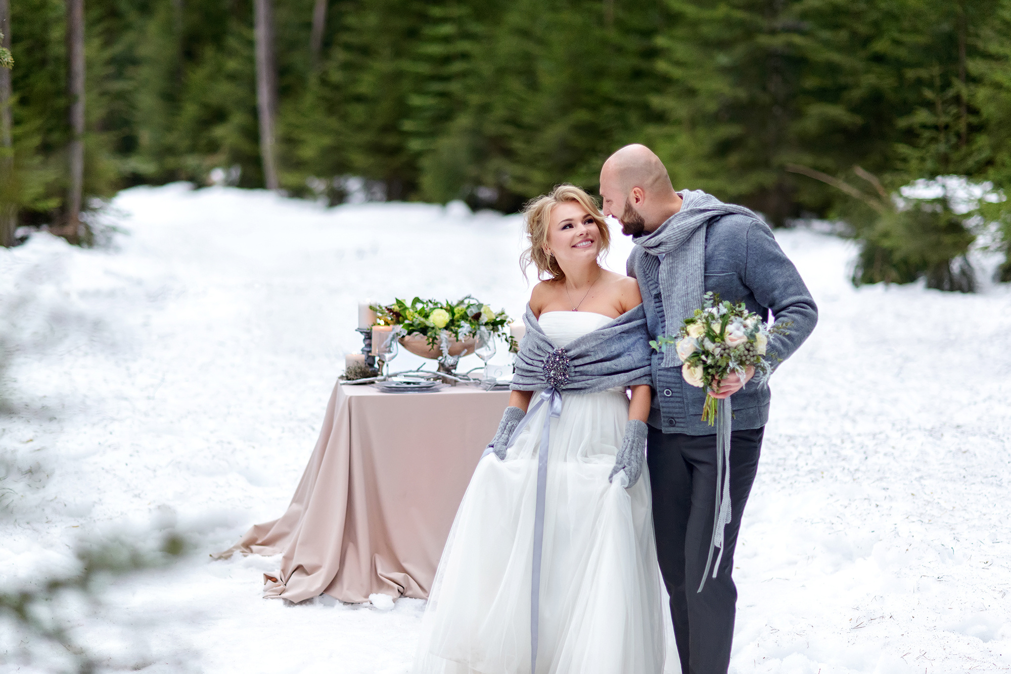 Свадебная фотосессия в лесу зимой