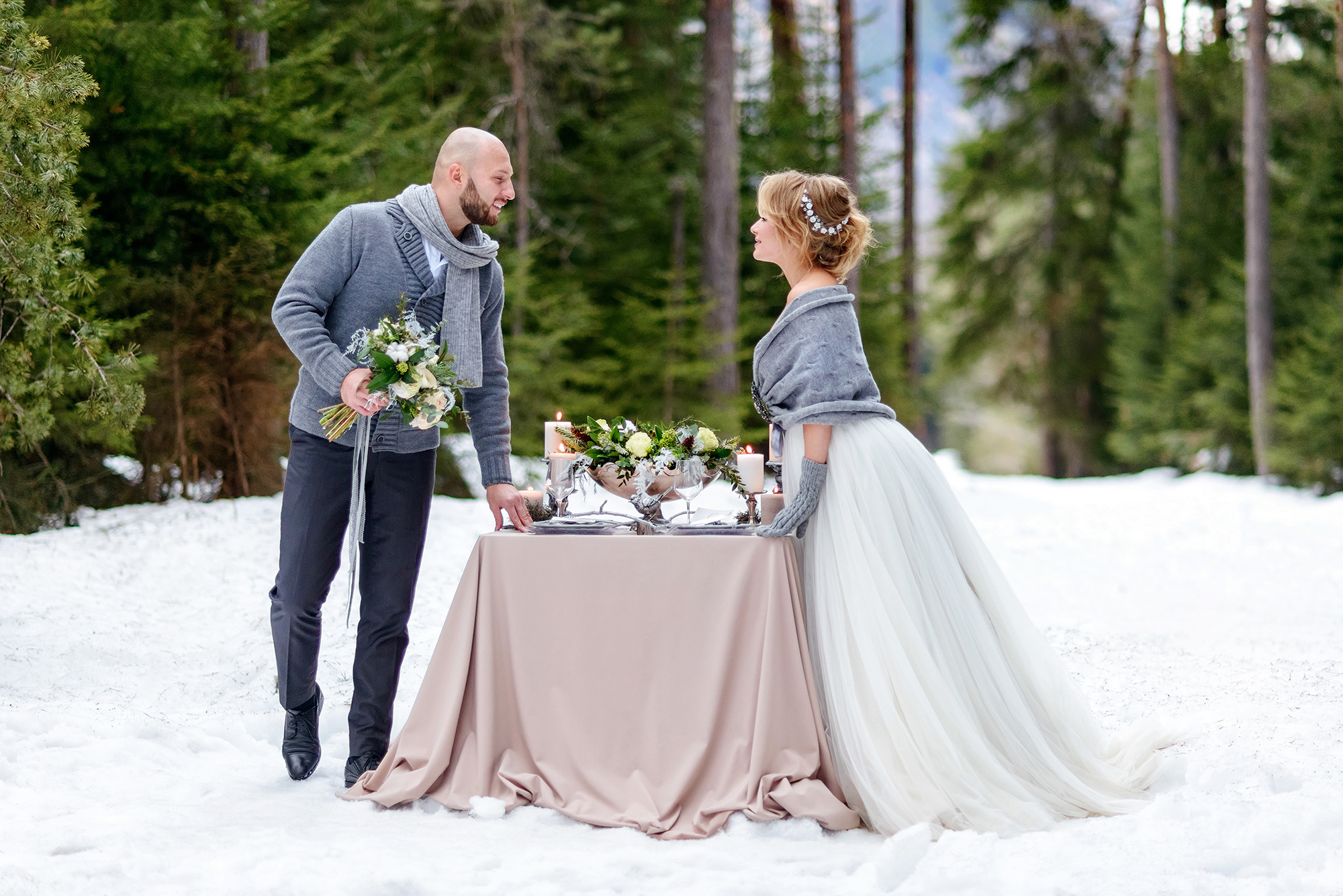 Свадебная фотосессия в лесу зимой