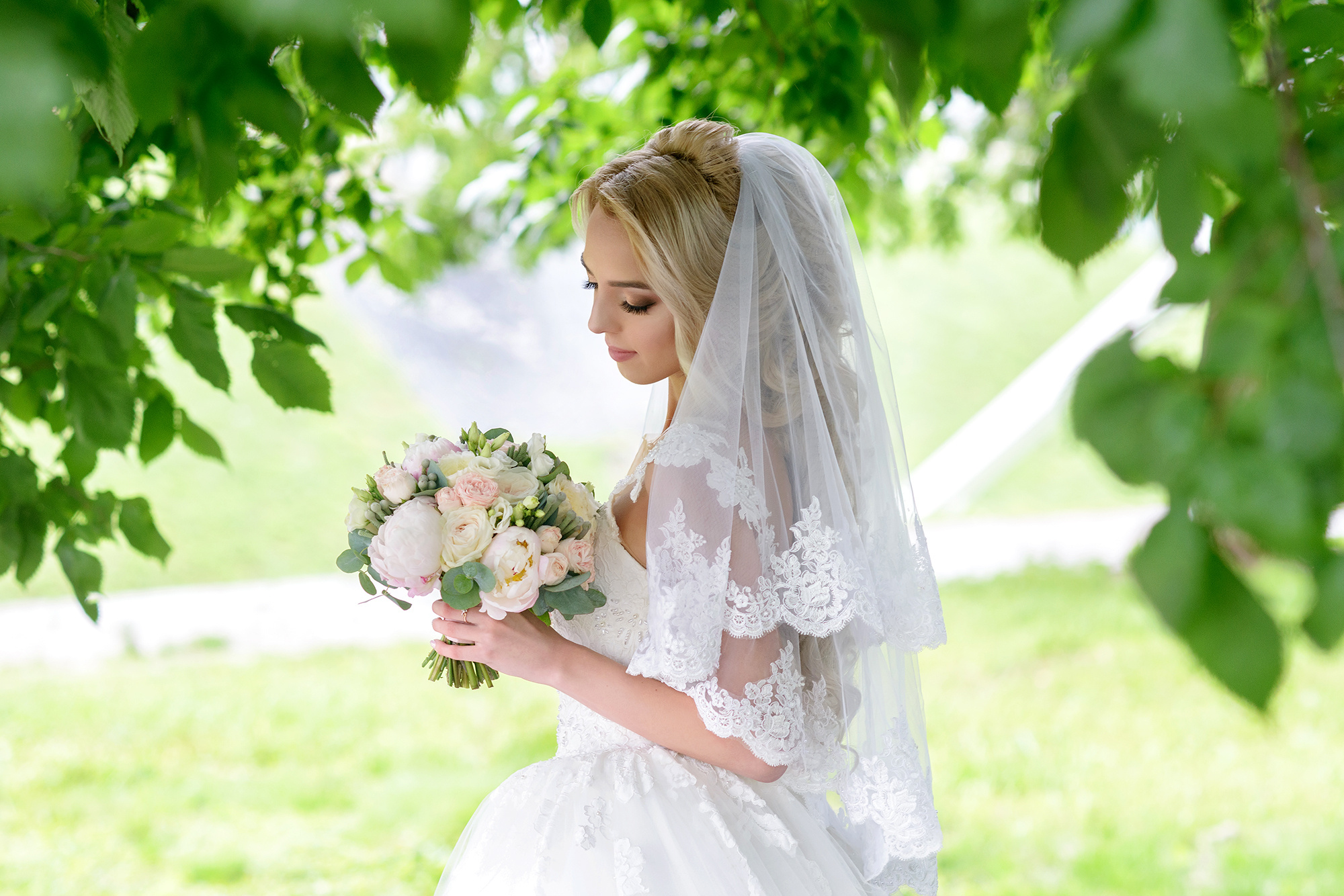 Портрет невесты на природе в Нижнем Новгороде