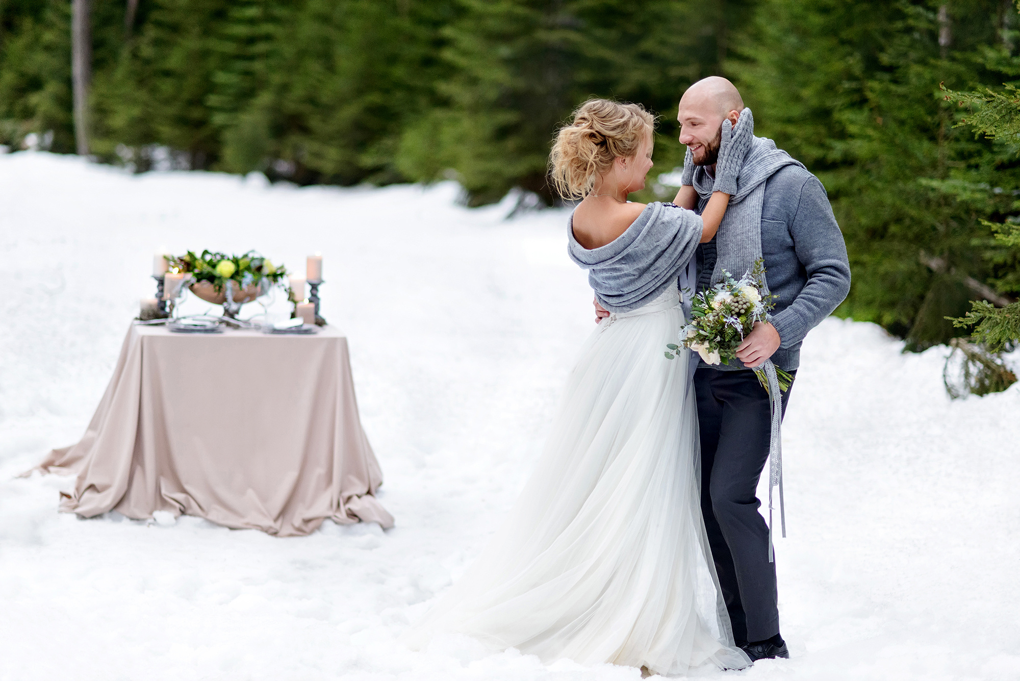 Свадебная фотосессия в лесу зимой