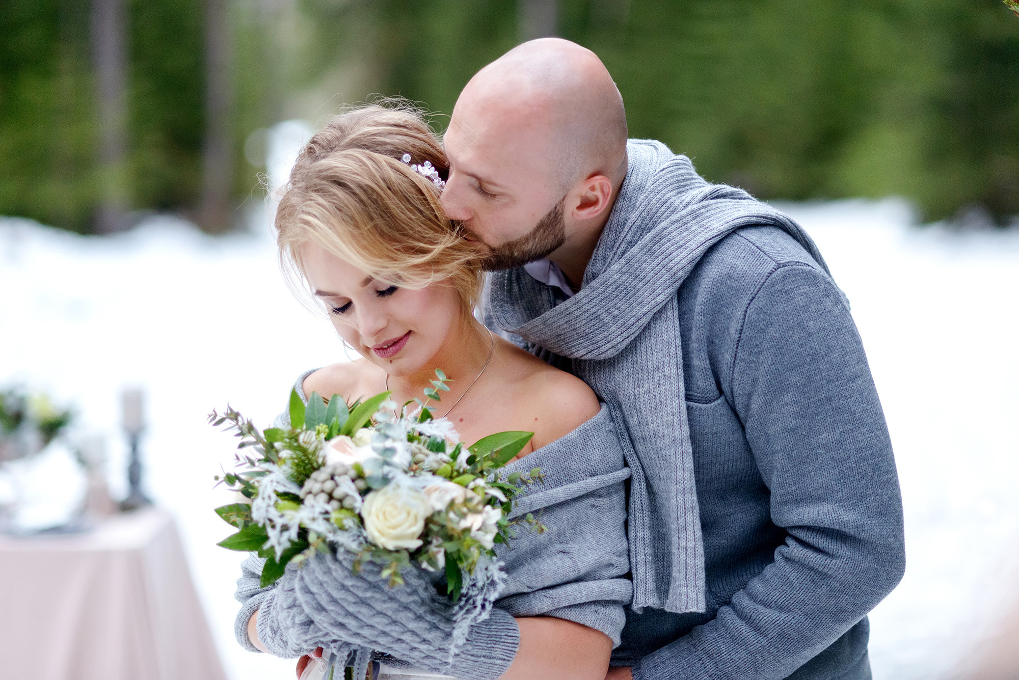Свадебная фотосессия в лесу зимой