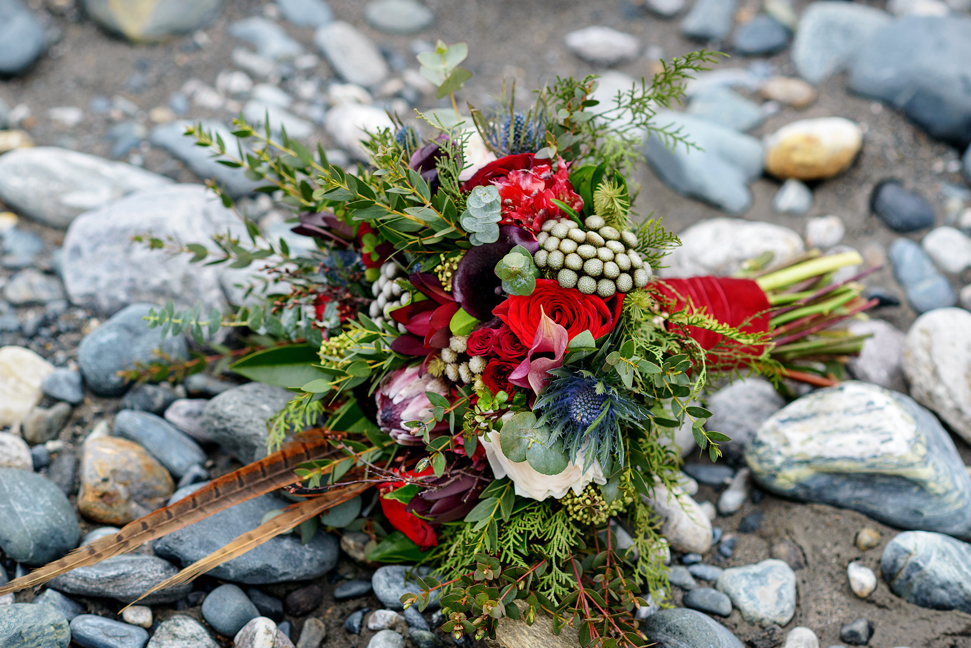 Букет невесты на камнях